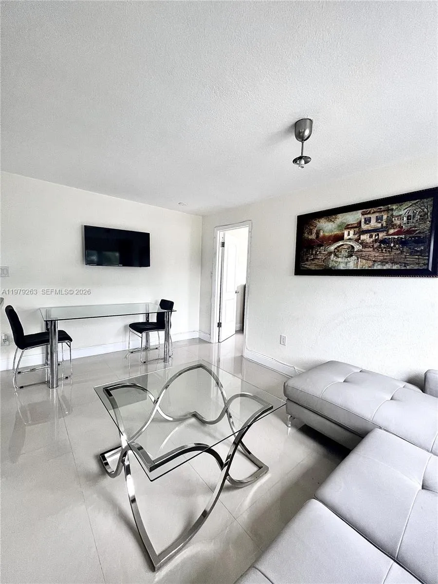1940 Adams St 2, Hollywood, Florida 33020, Hollywood, Florida 33020, 1 Bedroom Bedrooms, ,1 BathroomBathrooms,Residential Lease,For Rent,1940 Adams St 2, Hollywood, Florida 33020,A11979263