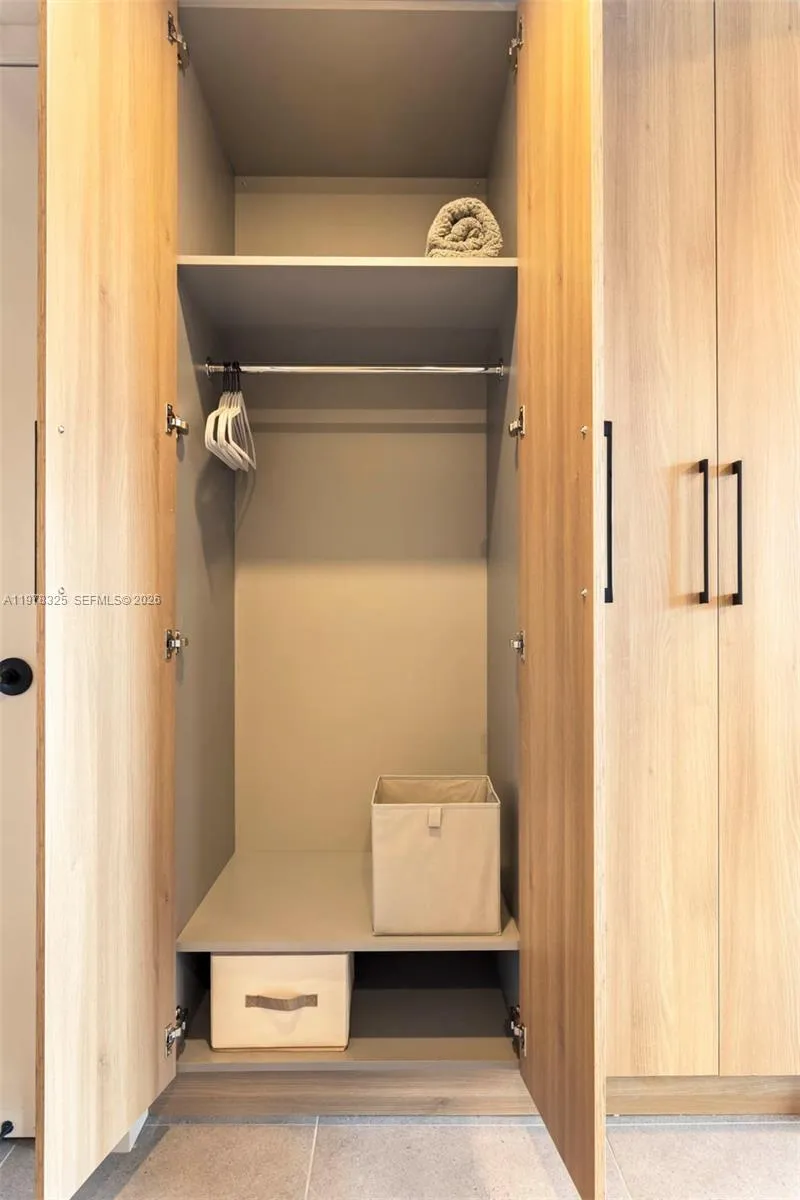 121 Ne 5th Street 3004, Miami, Florida 33132, Miami, Florida 33132, ,1 BathroomBathrooms,Residential Lease,For Rent,121 Ne 5th Street 3004, Miami, Florida 33132,A11978325