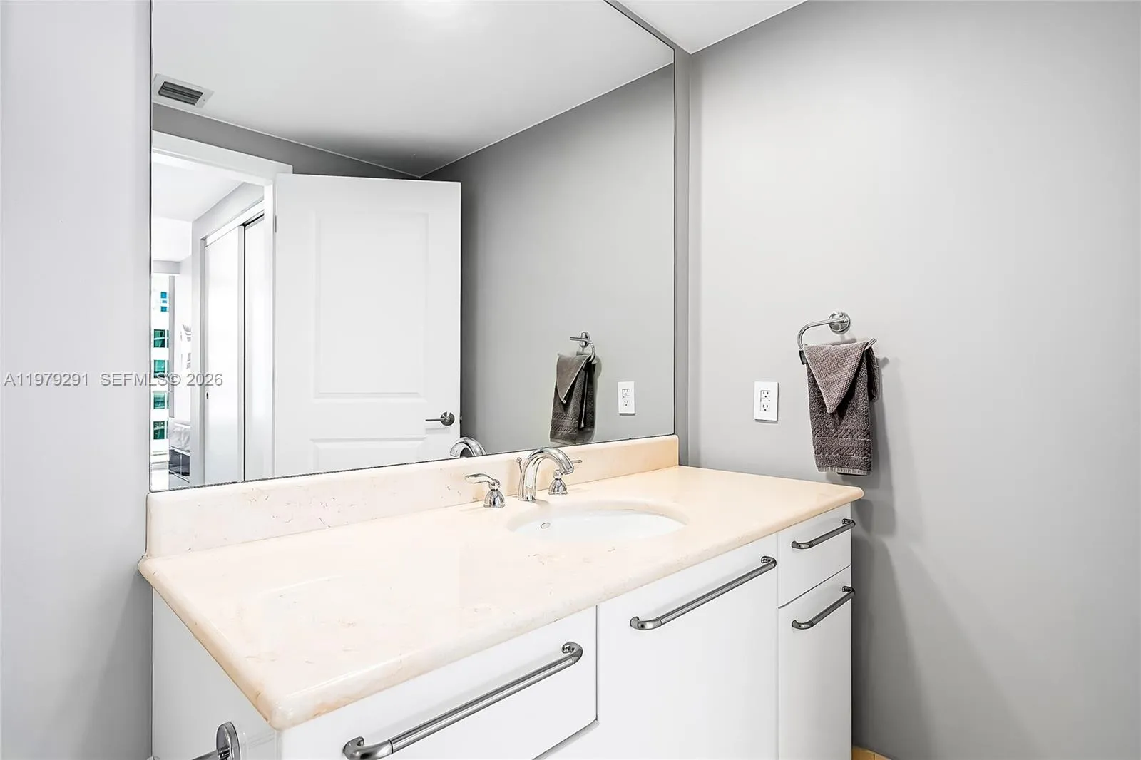 3101 S Ocean Dr 1206, Hollywood, Florida 33019, Hollywood, Florida 33019, 3 Bedrooms Bedrooms, ,3 BathroomsBathrooms,Residential,For Sale,3101 S Ocean Dr 1206, Hollywood, Florida 33019,A11979291