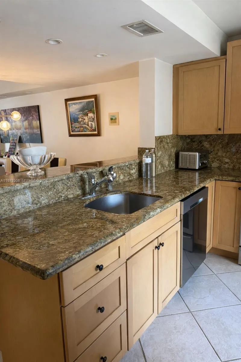 2661 Ne 164th St 40, North Miami Beach, Florida 33, North Miami Beach, Florida 33160, 3 Bedrooms Bedrooms, ,2 BathroomsBathrooms,Residential,For Sale,2661 Ne 164th St 40, North Miami Beach, Florida 33,A11979308