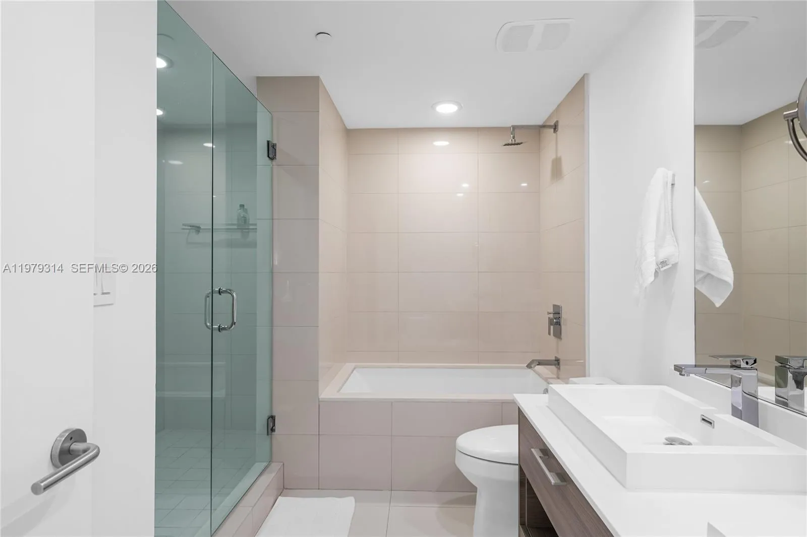 1300 S Miami Ave 2305, Miami, Florida 33130, Miami, Florida 33130, 3 Bedrooms Bedrooms, ,2 BathroomsBathrooms,Residential Lease,For Rent,1300 S Miami Ave 2305, Miami, Florida 33130,A11979314