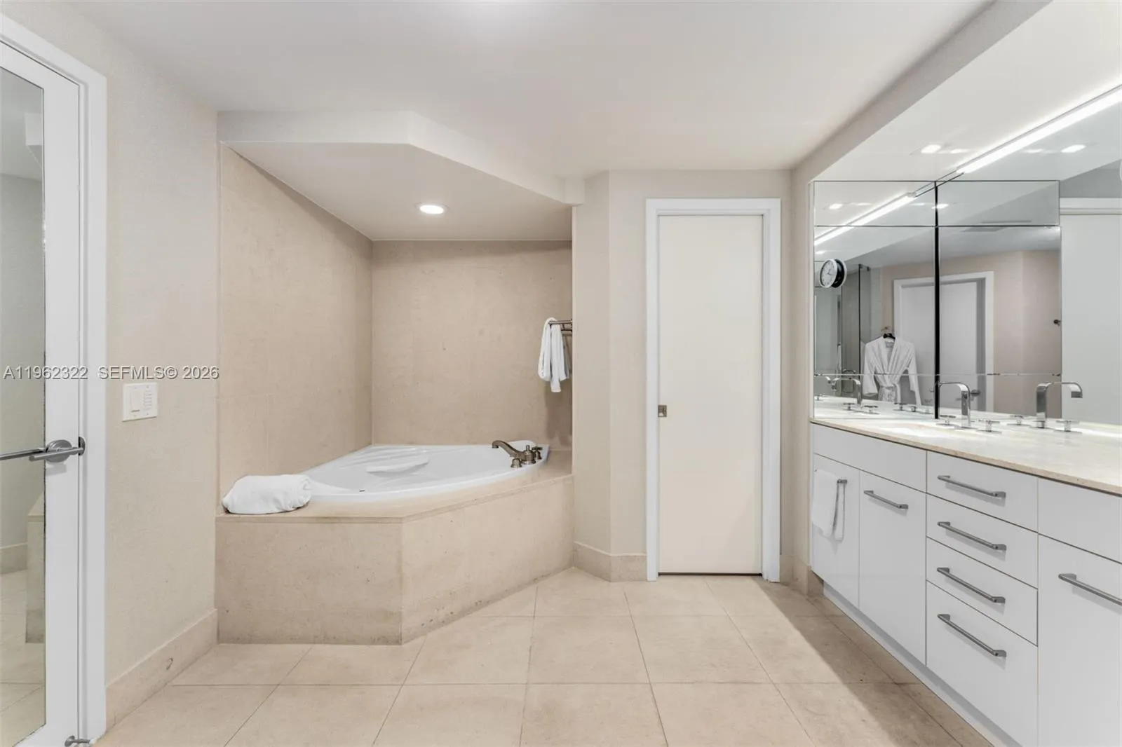 6899 Collins Ave Bh3, Miami Beach, Florida 33141, Miami Beach, Florida 33141, 3 Bedrooms Bedrooms, ,3 BathroomsBathrooms,Residential,For Sale,6899 Collins Ave Bh3, Miami Beach, Florida 33141,A11962322
