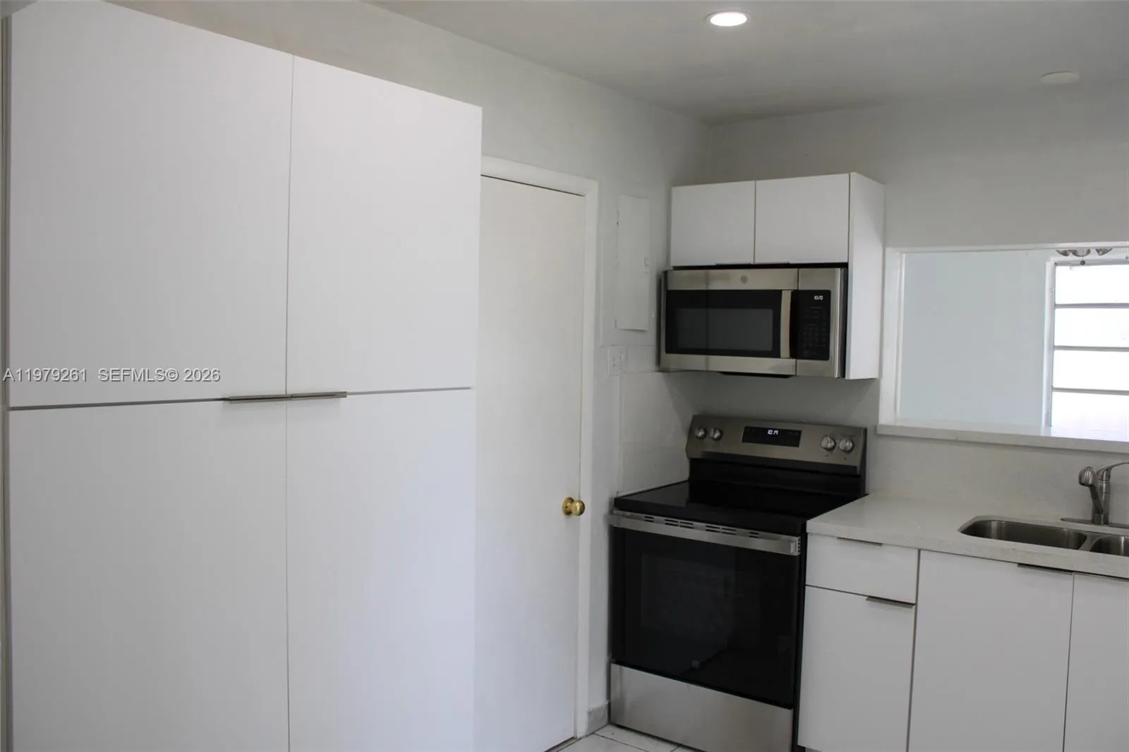 3040 Sw 69th Ave, Miami, Florida 33155, Miami, Florida 33155, 3 Bedrooms Bedrooms, ,2 BathroomsBathrooms,Residential Lease,For Rent,3040 Sw 69th Ave, Miami, Florida 33155,A11979261