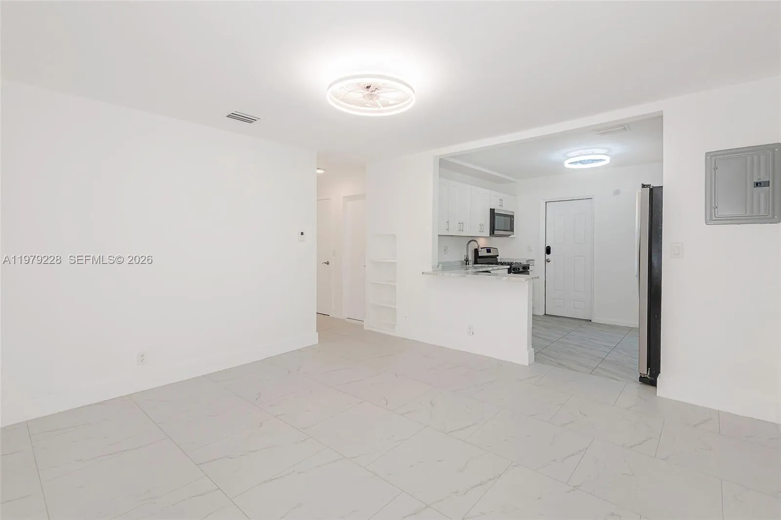 1914 Dewey St B, Hollywood, Florida 33020, Hollywood, Florida 33020, 2 Bedrooms Bedrooms, ,1 BathroomBathrooms,Residential Lease,For Rent,1914 Dewey St B, Hollywood, Florida 33020,A11979228