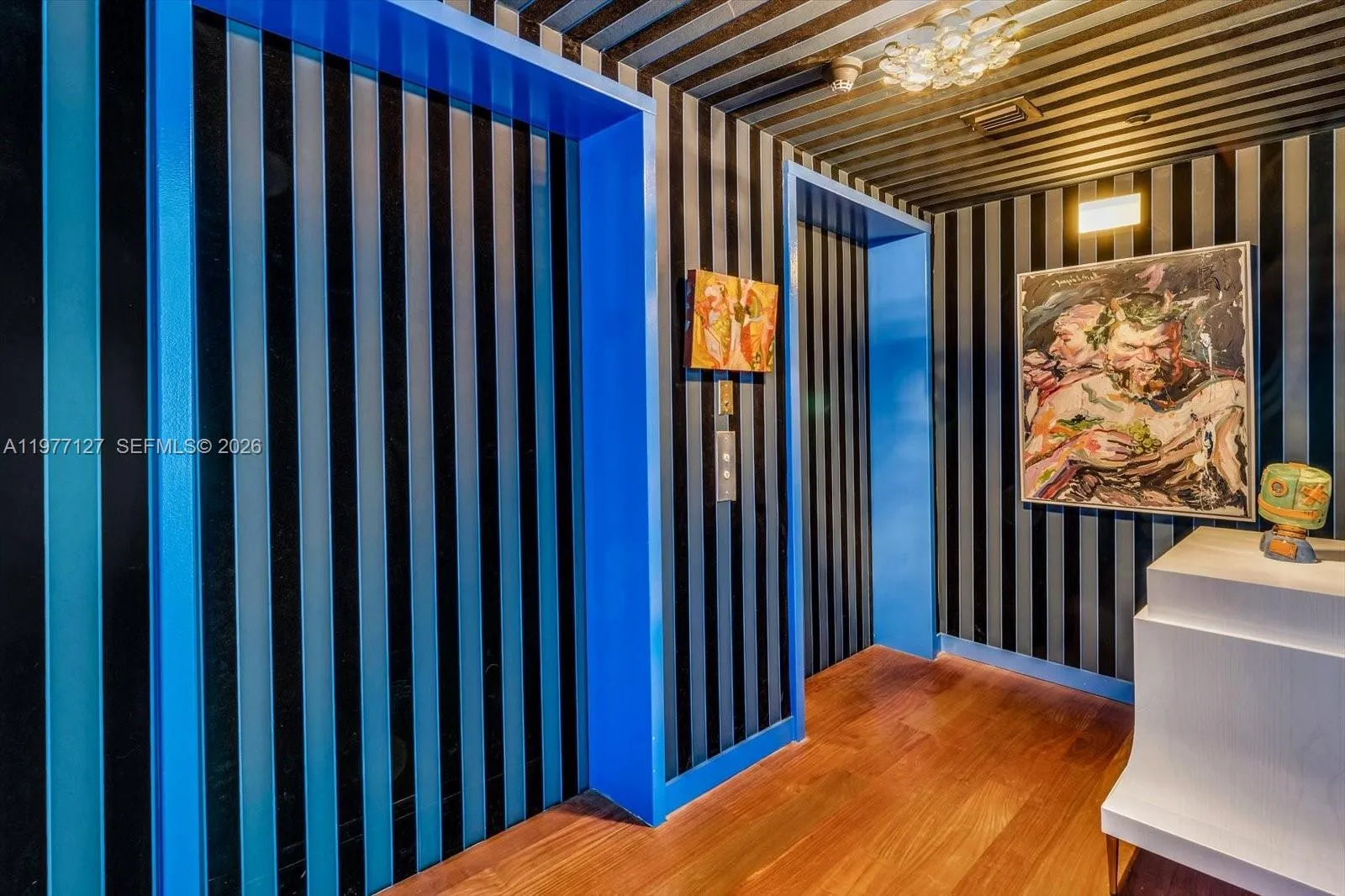 private entrance foyer