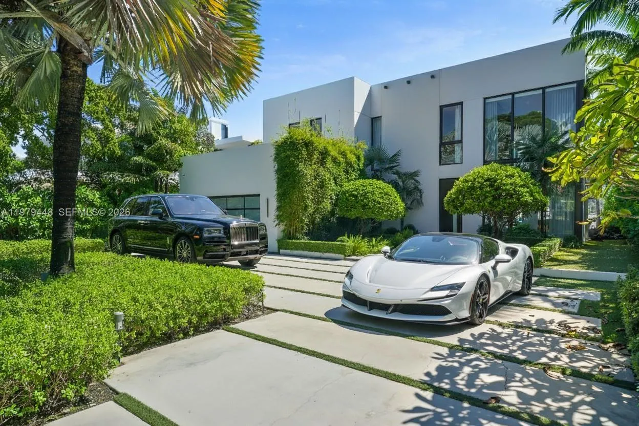 5501 Pine Tree Dr, Miami Beach, Florida 33140, Miami Beach, Florida 33140, 5 Bedrooms Bedrooms, ,5 BathroomsBathrooms,Residential Lease,For Rent,5501 Pine Tree Dr, Miami Beach, Florida 33140,A11979448