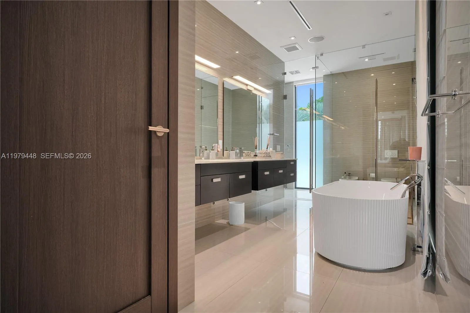 5501 Pine Tree Dr, Miami Beach, Florida 33140, Miami Beach, Florida 33140, 5 Bedrooms Bedrooms, ,5 BathroomsBathrooms,Residential Lease,For Rent,5501 Pine Tree Dr, Miami Beach, Florida 33140,A11979448