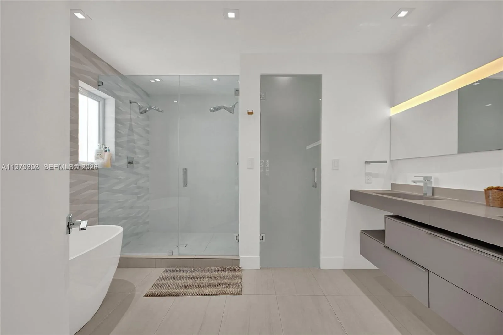 2301 Ne 196th St, Miami, Florida 33180, Miami, Florida 33180, 4 Bedrooms Bedrooms, ,3 BathroomsBathrooms,Residential,For Sale,2301 Ne 196th St, Miami, Florida 33180,A11979393