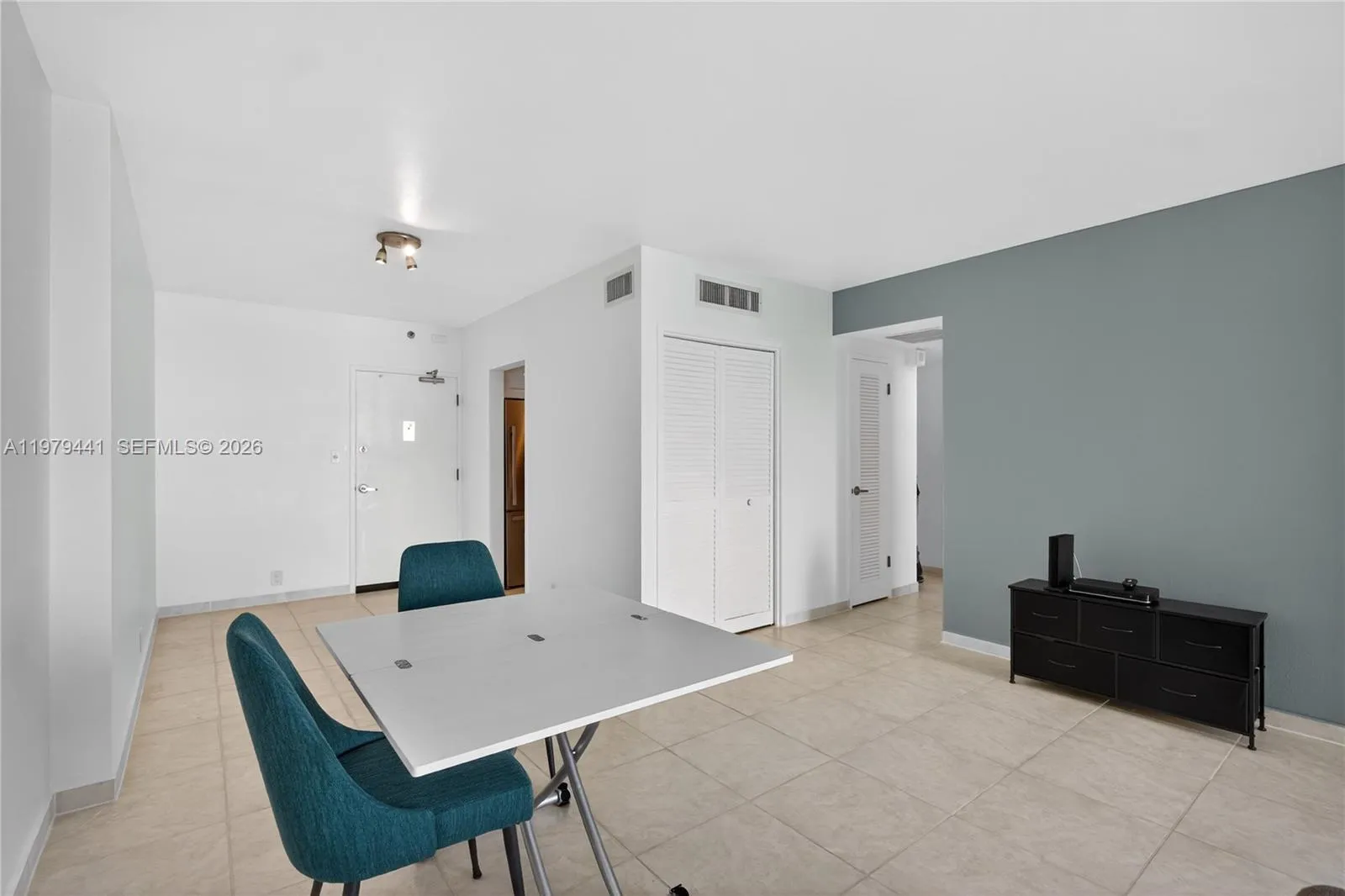 1000 West Ave 923, Miami Beach, Florida 33139, Miami Beach, Florida 33139, 1 Bedroom Bedrooms, ,1 BathroomBathrooms,Residential Lease,For Rent,1000 West Ave 923, Miami Beach, Florida 33139,A11979441