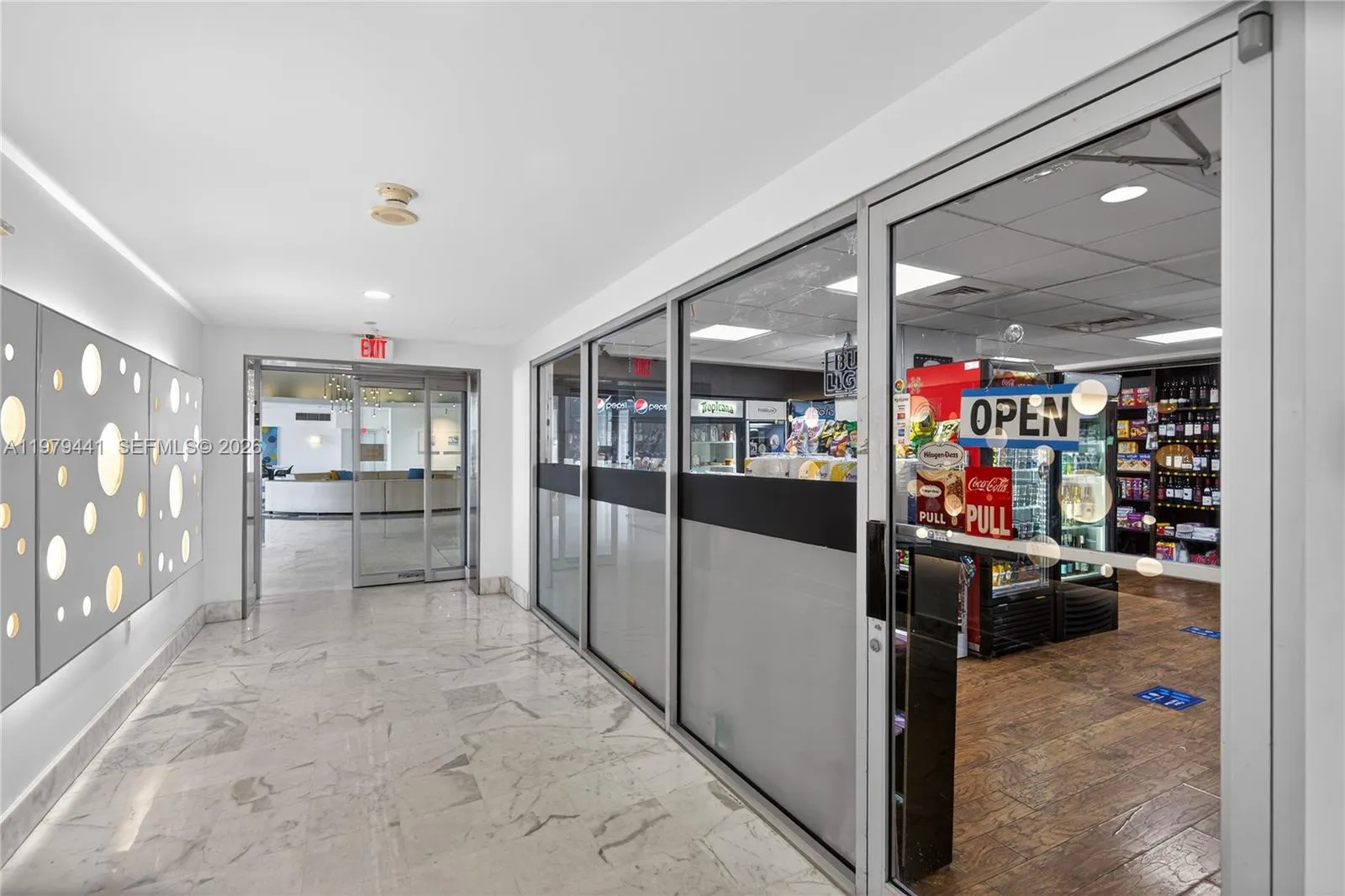 1000 West Ave 923, Miami Beach, Florida 33139, Miami Beach, Florida 33139, 1 Bedroom Bedrooms, ,1 BathroomBathrooms,Residential Lease,For Rent,1000 West Ave 923, Miami Beach, Florida 33139,A11979441