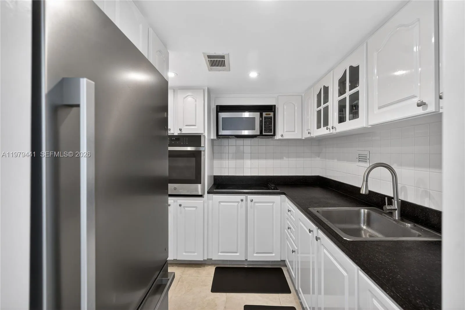 1000 West Ave 923, Miami Beach, Florida 33139, Miami Beach, Florida 33139, 1 Bedroom Bedrooms, ,1 BathroomBathrooms,Residential Lease,For Rent,1000 West Ave 923, Miami Beach, Florida 33139,A11979441