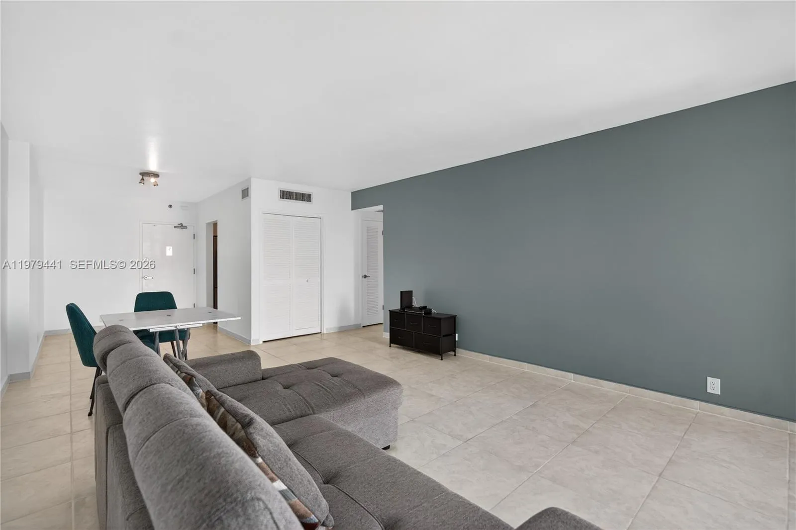 1000 West Ave 923, Miami Beach, Florida 33139, Miami Beach, Florida 33139, 1 Bedroom Bedrooms, ,1 BathroomBathrooms,Residential Lease,For Rent,1000 West Ave 923, Miami Beach, Florida 33139,A11979441