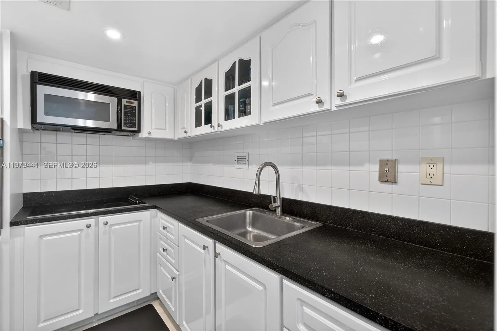 1000 West Ave 923, Miami Beach, Florida 33139, Miami Beach, Florida 33139, 1 Bedroom Bedrooms, ,1 BathroomBathrooms,Residential Lease,For Rent,1000 West Ave 923, Miami Beach, Florida 33139,A11979441