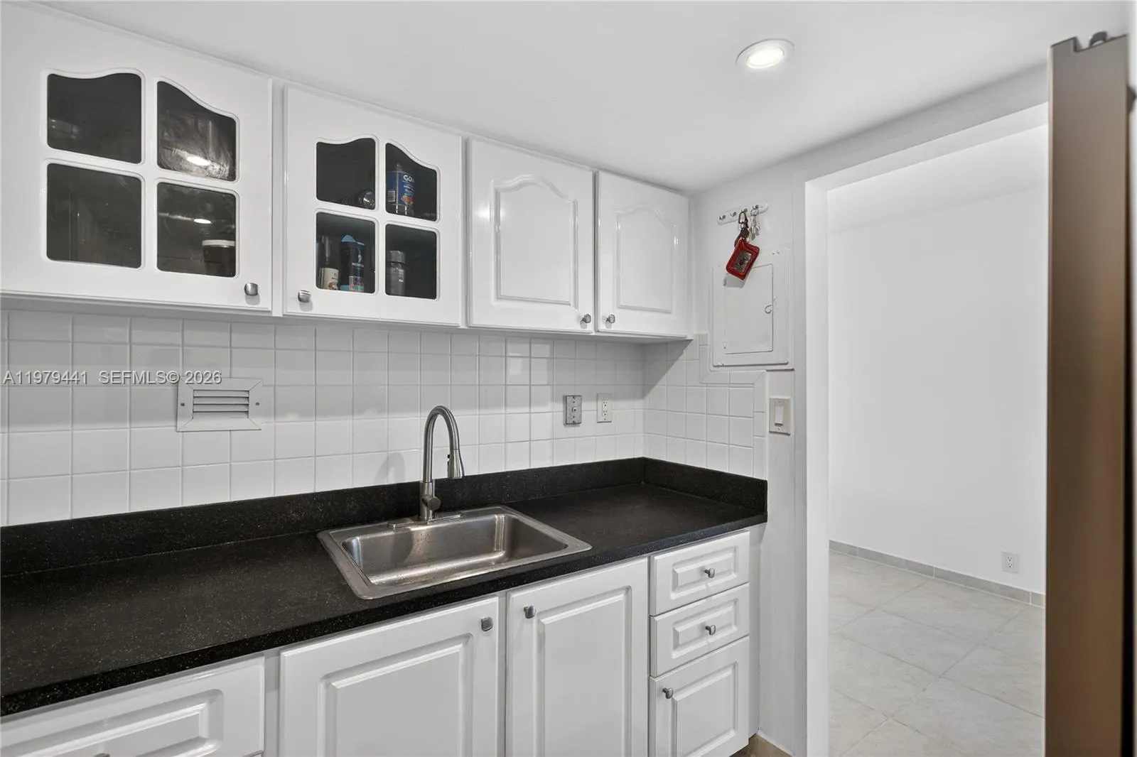 1000 West Ave 923, Miami Beach, Florida 33139, Miami Beach, Florida 33139, 1 Bedroom Bedrooms, ,1 BathroomBathrooms,Residential Lease,For Rent,1000 West Ave 923, Miami Beach, Florida 33139,A11979441