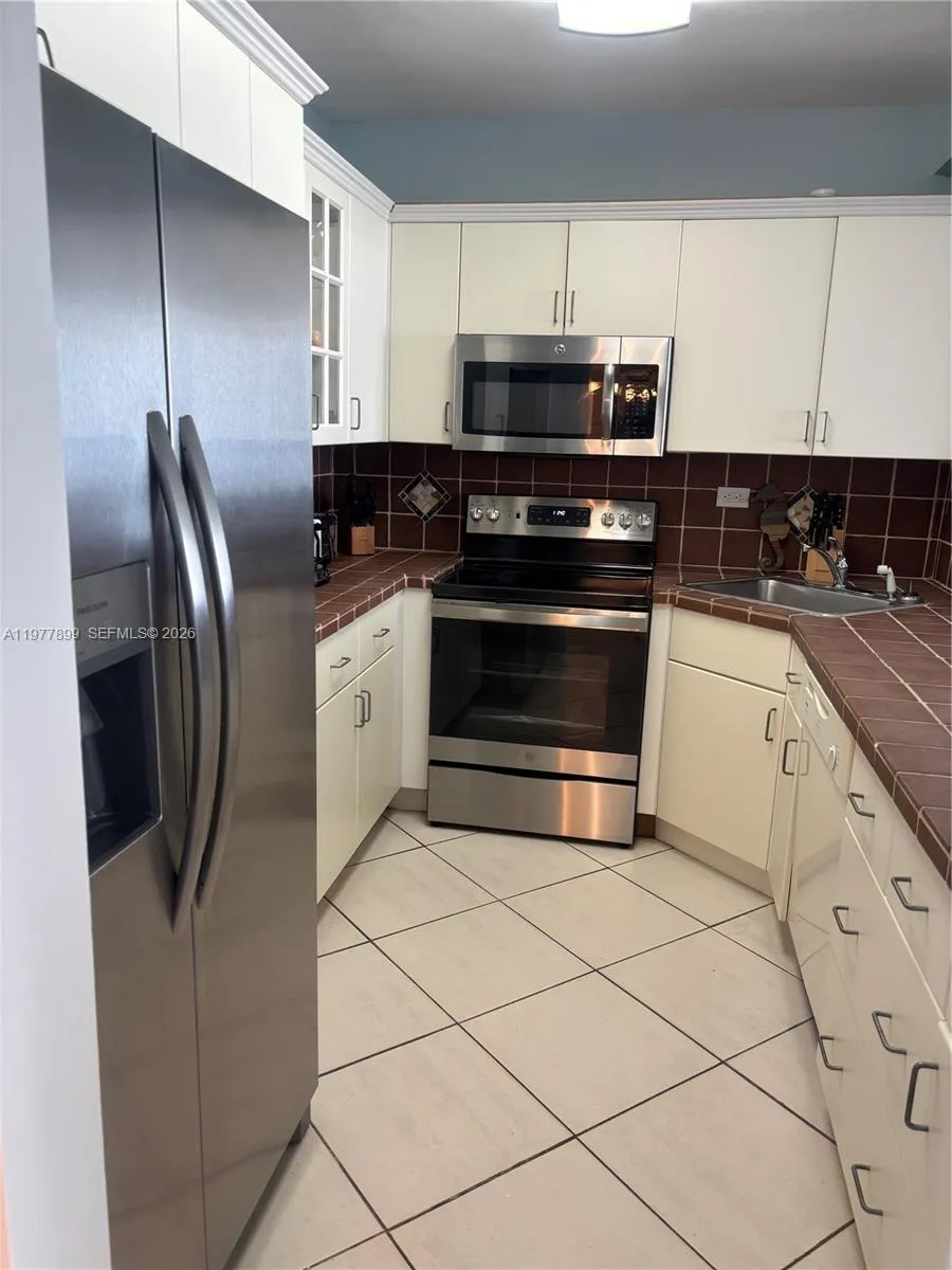 5601 Collins Ave 505, Miami Beach, Florida 33140, Miami Beach, Florida 33140, 2 Bedrooms Bedrooms, ,2 BathroomsBathrooms,Residential,For Sale,5601 Collins Ave 505, Miami Beach, Florida 33140,A11977899