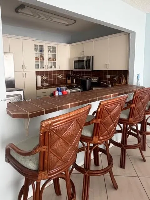 5601 Collins Ave 505, Miami Beach, Florida 33140, Miami Beach, Florida 33140, 2 Bedrooms Bedrooms, ,2 BathroomsBathrooms,Residential,For Sale,5601 Collins Ave 505, Miami Beach, Florida 33140,A11977899