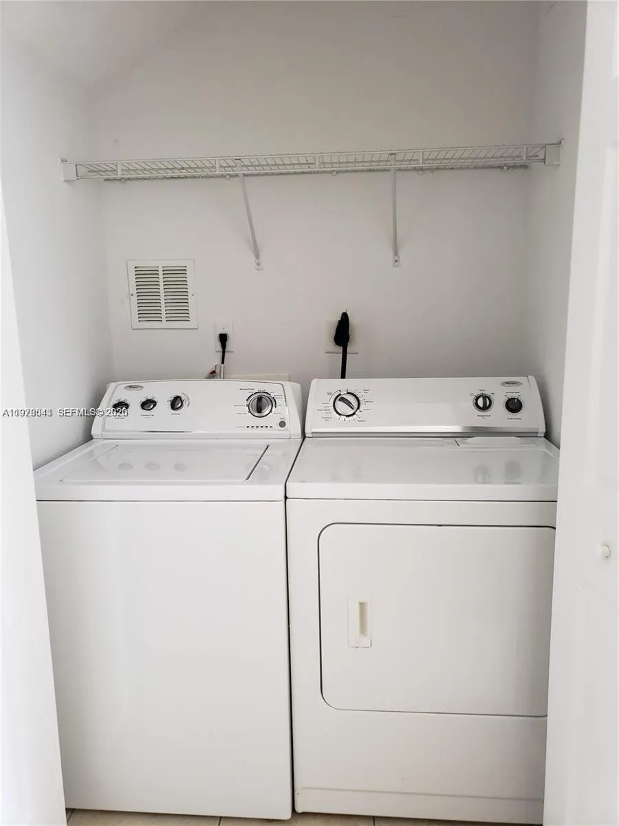 11202 Nw 83rd St 211, Doral, Florida 33178, Doral, Florida 33178, 2 Bedrooms Bedrooms, ,2 BathroomsBathrooms,Residential Lease,For Rent,11202 Nw 83rd St 211, Doral, Florida 33178,A11979543