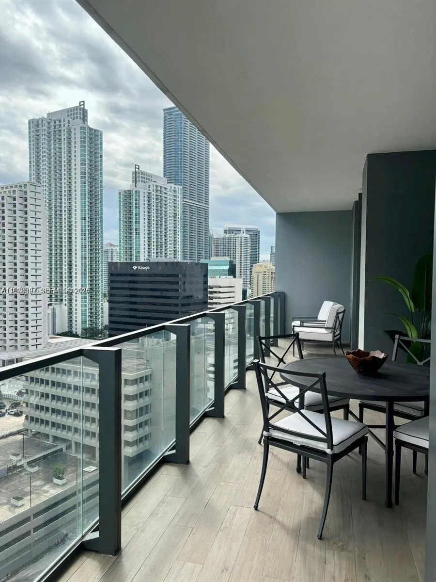 68 Se 6th St 1403, Miami, Florida 33131, Miami, Florida 33131, 3 Bedrooms Bedrooms, ,3 BathroomsBathrooms,Residential Lease,For Rent,68 Se 6th St 1403, Miami, Florida 33131,A11979527
