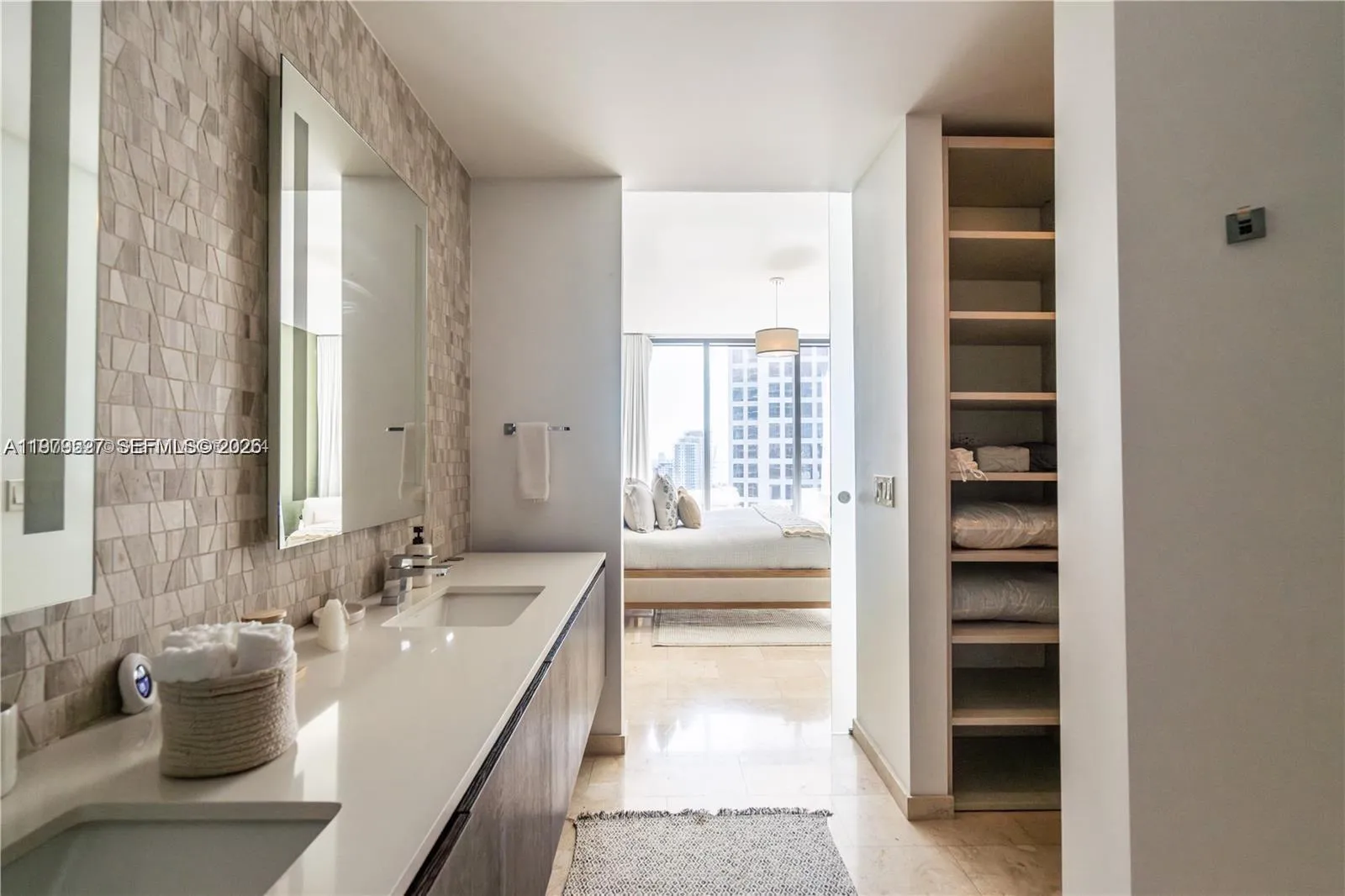 68 Se 6th St 1403, Miami, Florida 33131, Miami, Florida 33131, 3 Bedrooms Bedrooms, ,3 BathroomsBathrooms,Residential Lease,For Rent,68 Se 6th St 1403, Miami, Florida 33131,A11979527