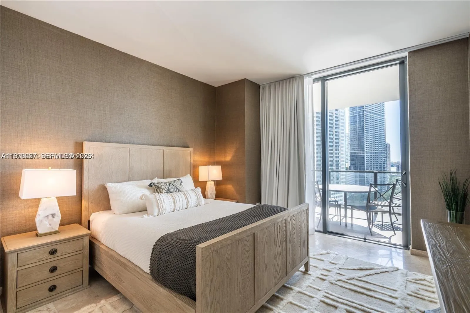 68 Se 6th St 1403, Miami, Florida 33131, Miami, Florida 33131, 3 Bedrooms Bedrooms, ,3 BathroomsBathrooms,Residential Lease,For Rent,68 Se 6th St 1403, Miami, Florida 33131,A11979527