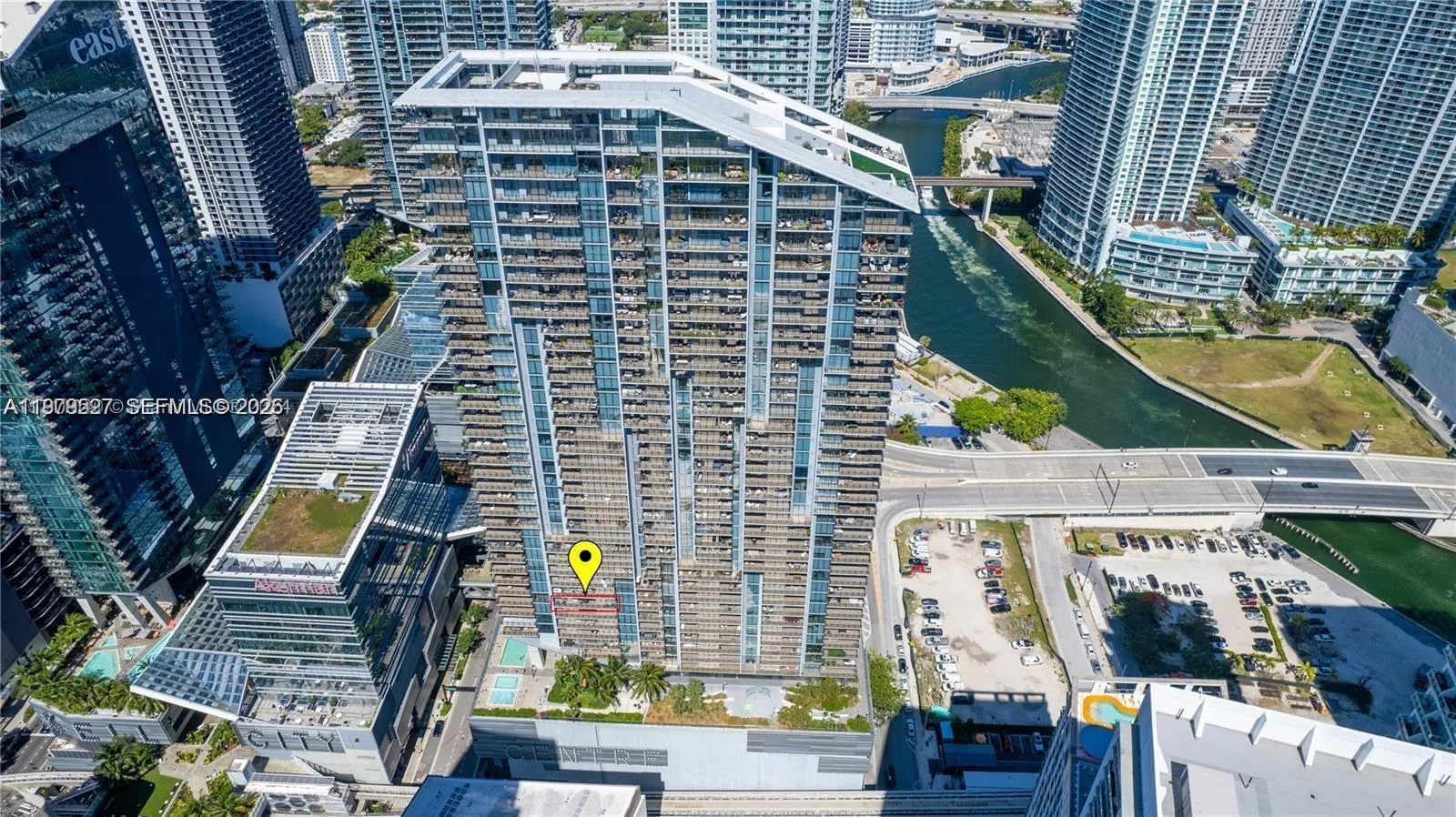 68 Se 6th St 1403, Miami, Florida 33131, Miami, Florida 33131, 3 Bedrooms Bedrooms, ,3 BathroomsBathrooms,Residential Lease,For Rent,68 Se 6th St 1403, Miami, Florida 33131,A11979527