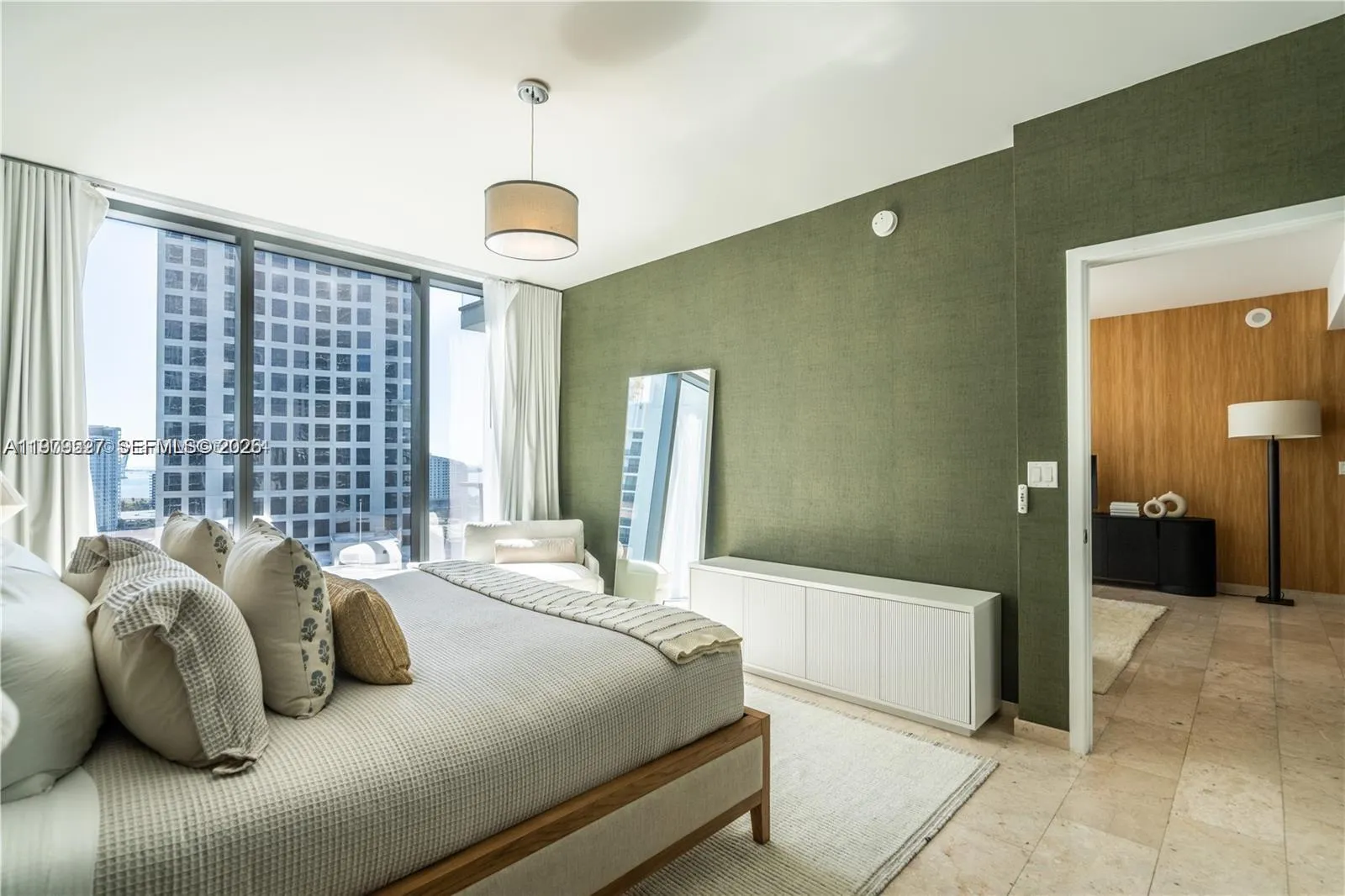 68 Se 6th St 1403, Miami, Florida 33131, Miami, Florida 33131, 3 Bedrooms Bedrooms, ,3 BathroomsBathrooms,Residential Lease,For Rent,68 Se 6th St 1403, Miami, Florida 33131,A11979527