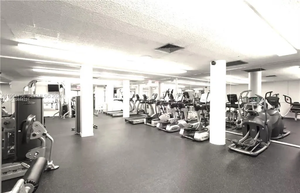 1985 S Ocean Dr 15m, Hallandale Beach, Florida 330, Hallandale Beach, Florida 33009, 1 Bedroom Bedrooms, ,1 BathroomBathrooms,Residential Lease,For Rent,1985 S Ocean Dr 15m, Hallandale Beach, Florida 330,A11951756