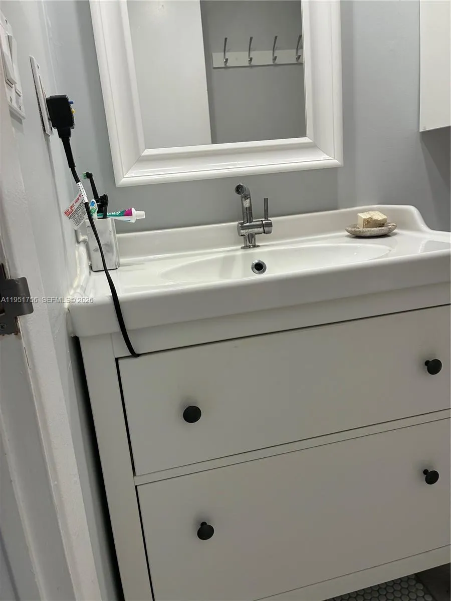 1985 S Ocean Dr 15m, Hallandale Beach, Florida 330, Hallandale Beach, Florida 33009, 1 Bedroom Bedrooms, ,1 BathroomBathrooms,Residential Lease,For Rent,1985 S Ocean Dr 15m, Hallandale Beach, Florida 330,A11951756