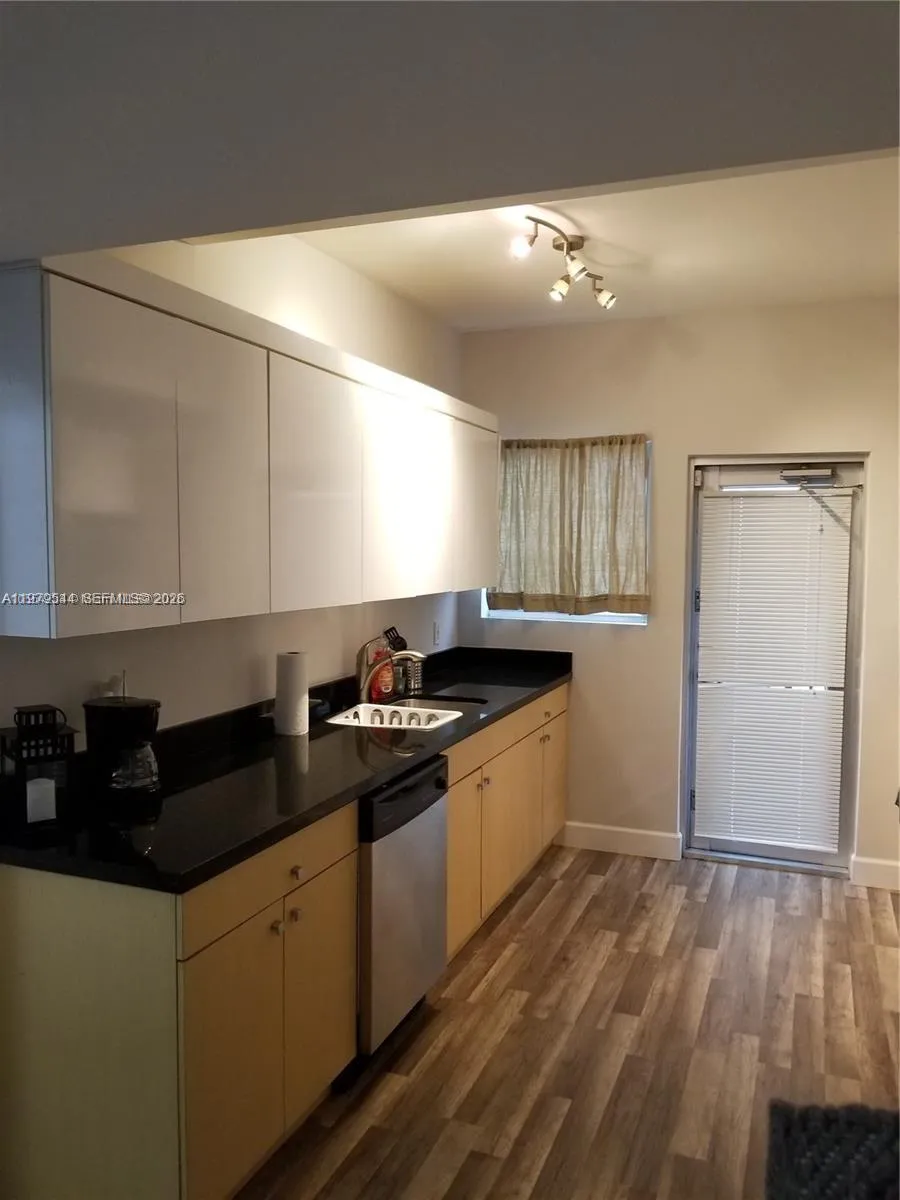 1045 Meridian Ave 5, Miami Beach, Florida 33139, Miami Beach, Florida 33139, ,1 BathroomBathrooms,Residential Lease,For Rent,1045 Meridian Ave 5, Miami Beach, Florida 33139,A11979544