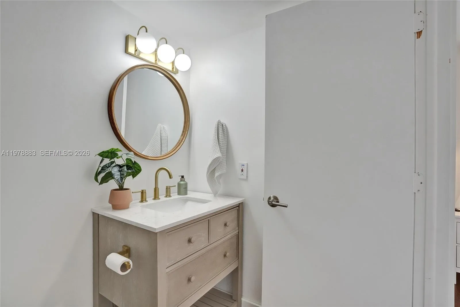 20822 San Simeon Way 103, Miami, Florida 33179, Miami, Florida 33179, 2 Bedrooms Bedrooms, ,2 BathroomsBathrooms,Residential Lease,For Rent,20822 San Simeon Way 103, Miami, Florida 33179,A11978883