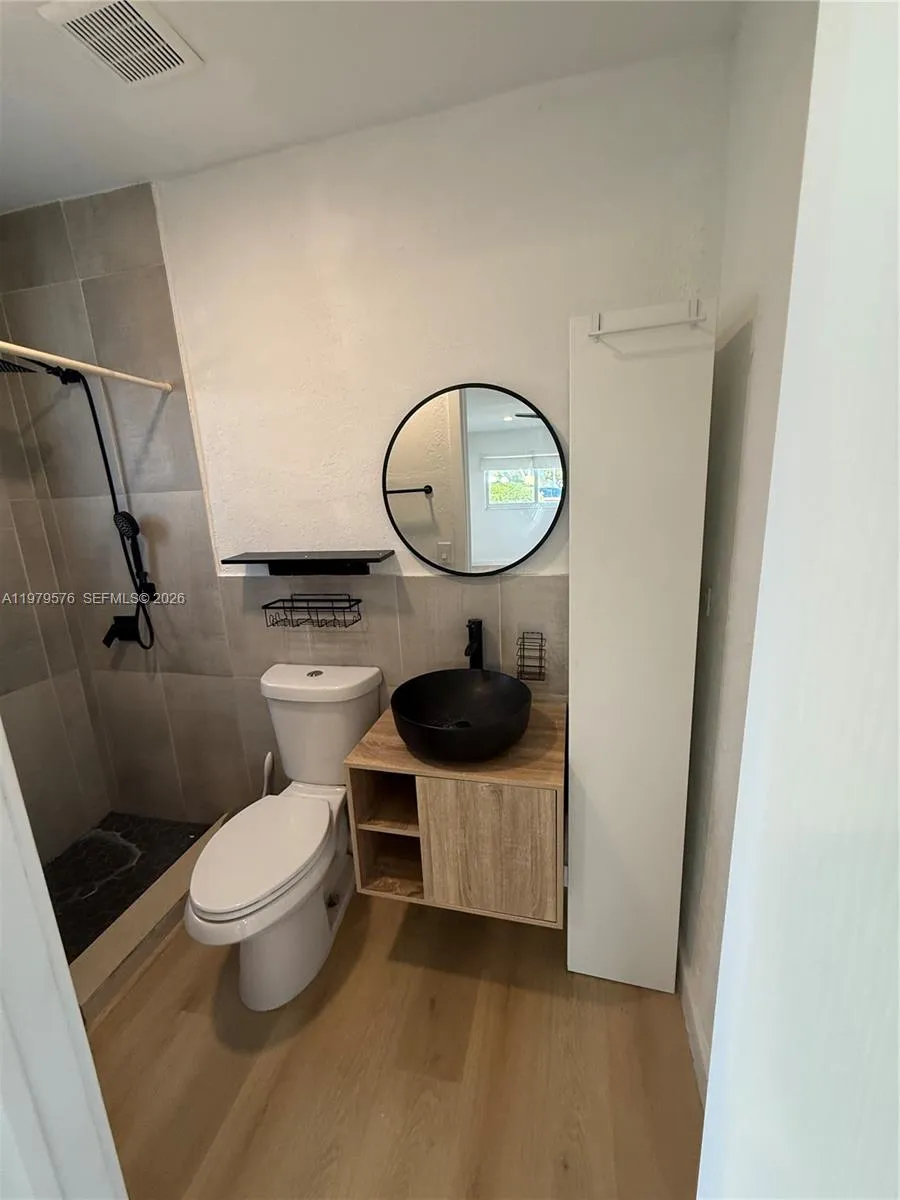 2421 Sw 26th Terrace 2, Miami, Florida 33133, Miami, Florida 33133, ,1 BathroomBathrooms,Residential Lease,For Rent,2421 Sw 26th Terrace 2, Miami, Florida 33133,A11979576