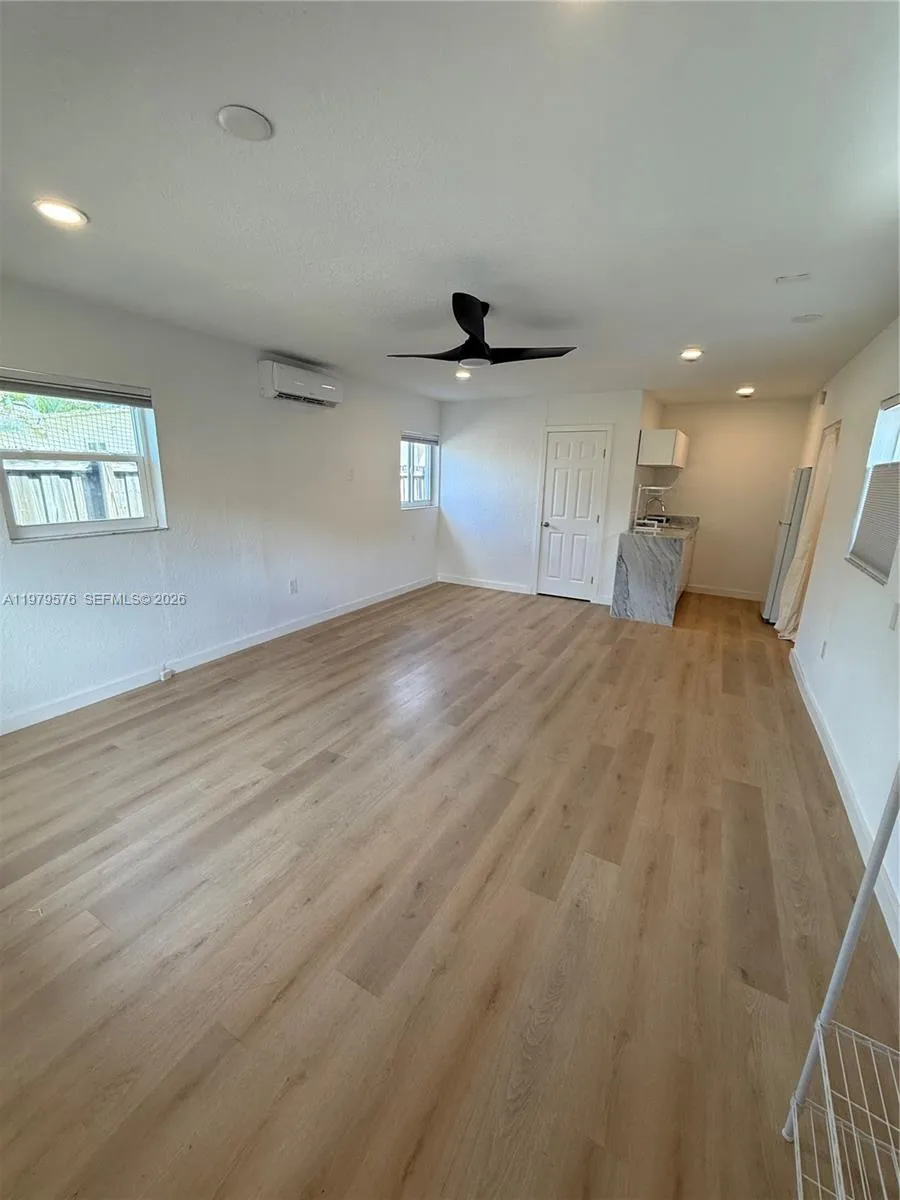 2421 Sw 26th Terrace 2, Miami, Florida 33133, Miami, Florida 33133, ,1 BathroomBathrooms,Residential Lease,For Rent,2421 Sw 26th Terrace 2, Miami, Florida 33133,A11979576