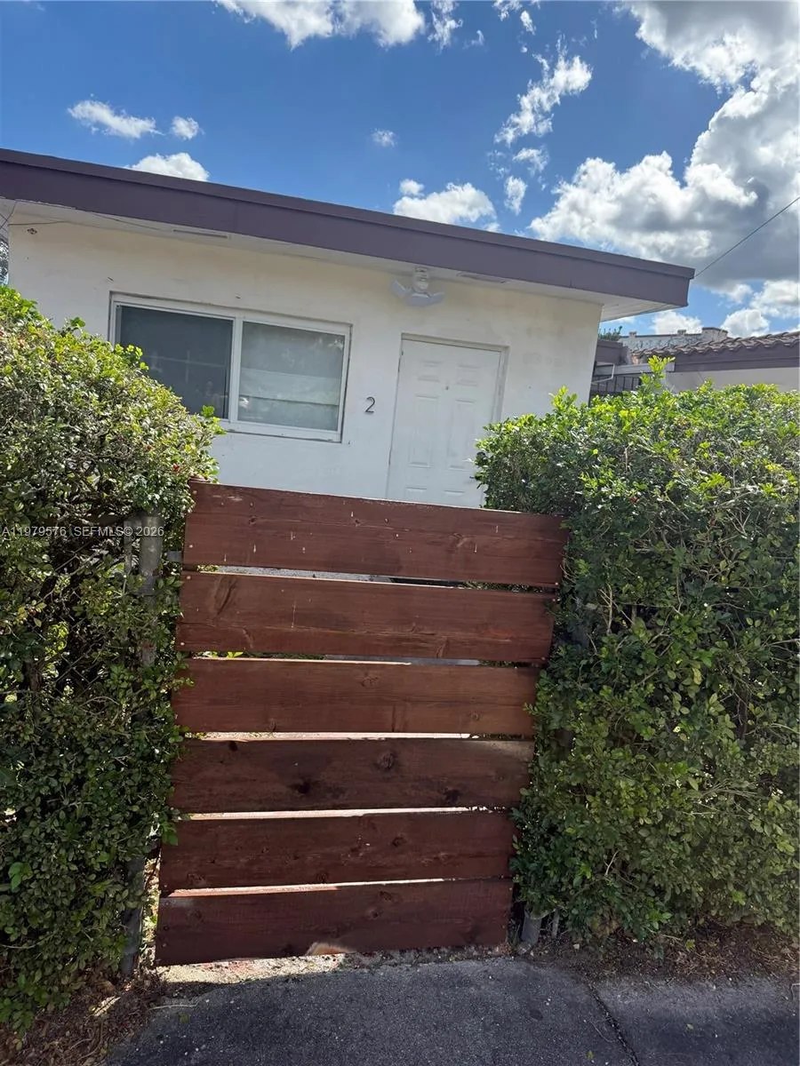 2421 Sw 26th Terrace 2, Miami, Florida 33133, Miami, Florida 33133, ,1 BathroomBathrooms,Residential Lease,For Rent,2421 Sw 26th Terrace 2, Miami, Florida 33133,A11979576