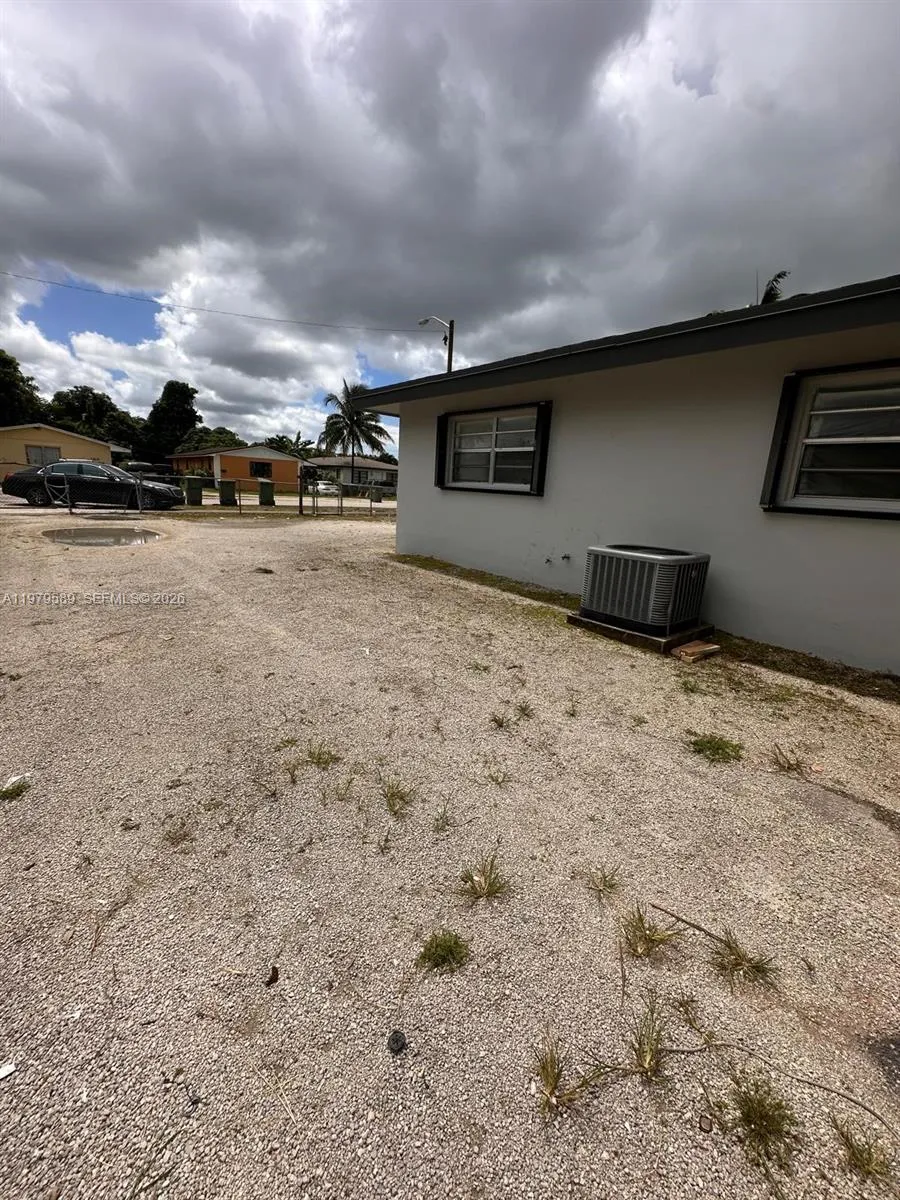 1011 Nw 9th St A, Homestead, Florida 33030, Homestead, Florida 33030, 2 Bedrooms Bedrooms, ,1 BathroomBathrooms,Residential Lease,For Rent,1011 Nw 9th St A, Homestead, Florida 33030,A11979589