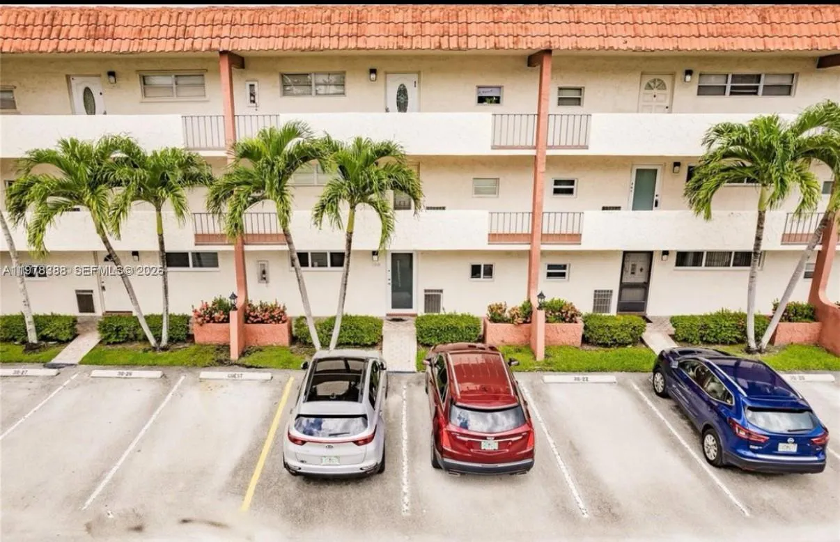 8901 S Hollybrook Blvd 206, Pembroke Pines, Florid, Pembroke Pines, Florida 33025, 1 Bedroom Bedrooms, ,1 BathroomBathrooms,Residential Lease,For Rent,8901 S Hollybrook Blvd 206, Pembroke Pines, Florid,A11978388
