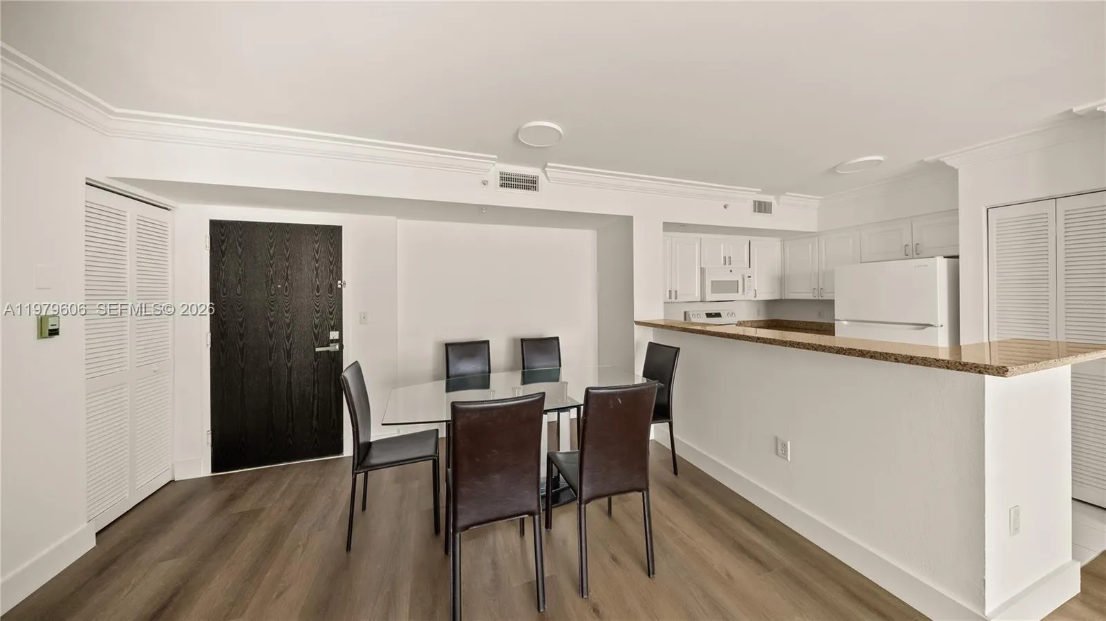 90 Alton Rd 1903, Miami Beach, Florida 33139, Miami Beach, Florida 33139, 2 Bedrooms Bedrooms, ,2 BathroomsBathrooms,Residential Lease,For Rent,90 Alton Rd 1903, Miami Beach, Florida 33139,A11979606