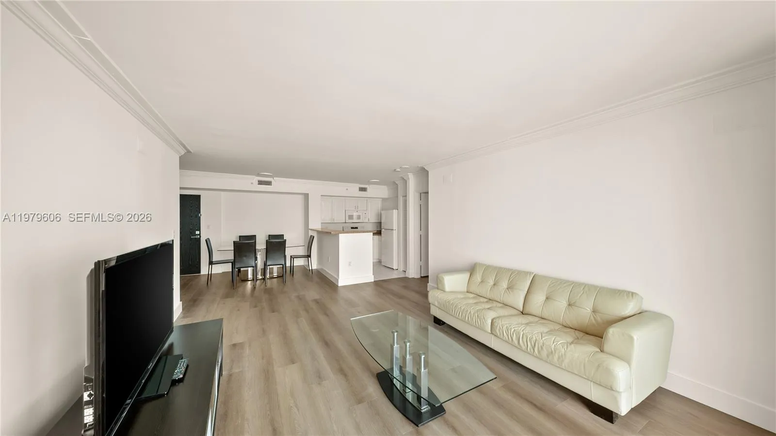 90 Alton Rd 1903, Miami Beach, Florida 33139, Miami Beach, Florida 33139, 2 Bedrooms Bedrooms, ,2 BathroomsBathrooms,Residential Lease,For Rent,90 Alton Rd 1903, Miami Beach, Florida 33139,A11979606