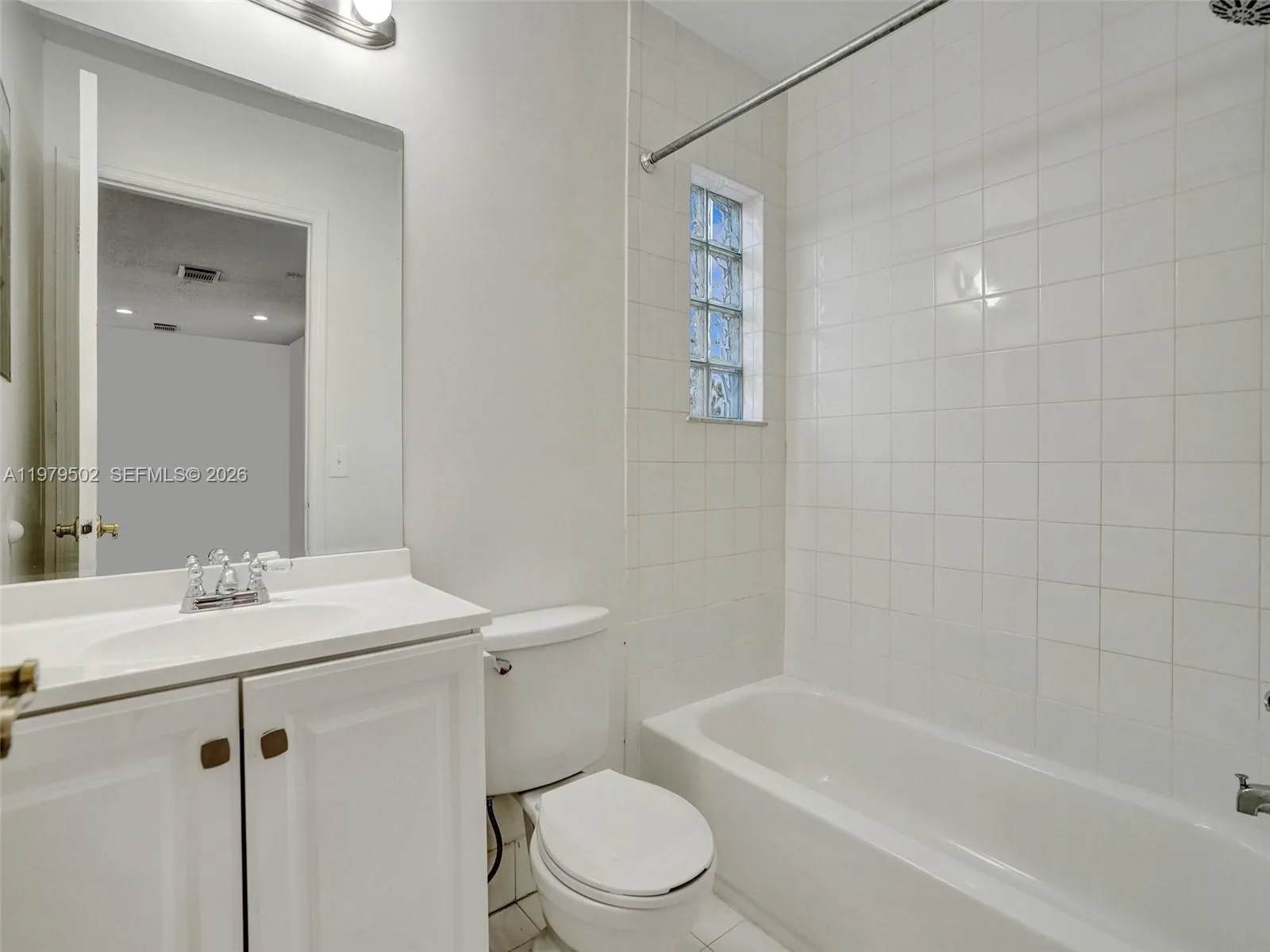 3745 Piccadilly St 114, Hollywood, Florida 33021, Hollywood, Florida 33021, 4 Bedrooms Bedrooms, ,2 BathroomsBathrooms,Residential Lease,For Rent,3745 Piccadilly St 114, Hollywood, Florida 33021,A11979502