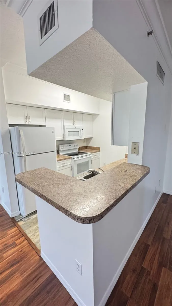 131 Sw 117th Ave 8305, Pembroke Pines, Florida 330, Pembroke Pines, Florida 33025, 1 Bedroom Bedrooms, ,1 BathroomBathrooms,Residential Lease,For Rent,131 Sw 117th Ave 8305, Pembroke Pines, Florida 330,A11977618