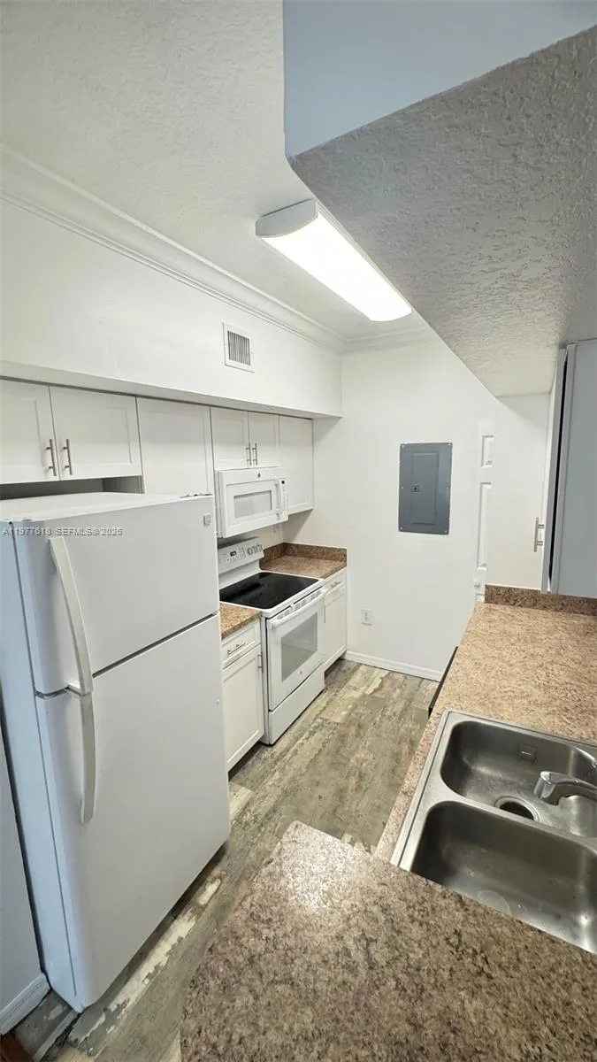 131 Sw 117th Ave 8305, Pembroke Pines, Florida 330, Pembroke Pines, Florida 33025, 1 Bedroom Bedrooms, ,1 BathroomBathrooms,Residential Lease,For Rent,131 Sw 117th Ave 8305, Pembroke Pines, Florida 330,A11977618