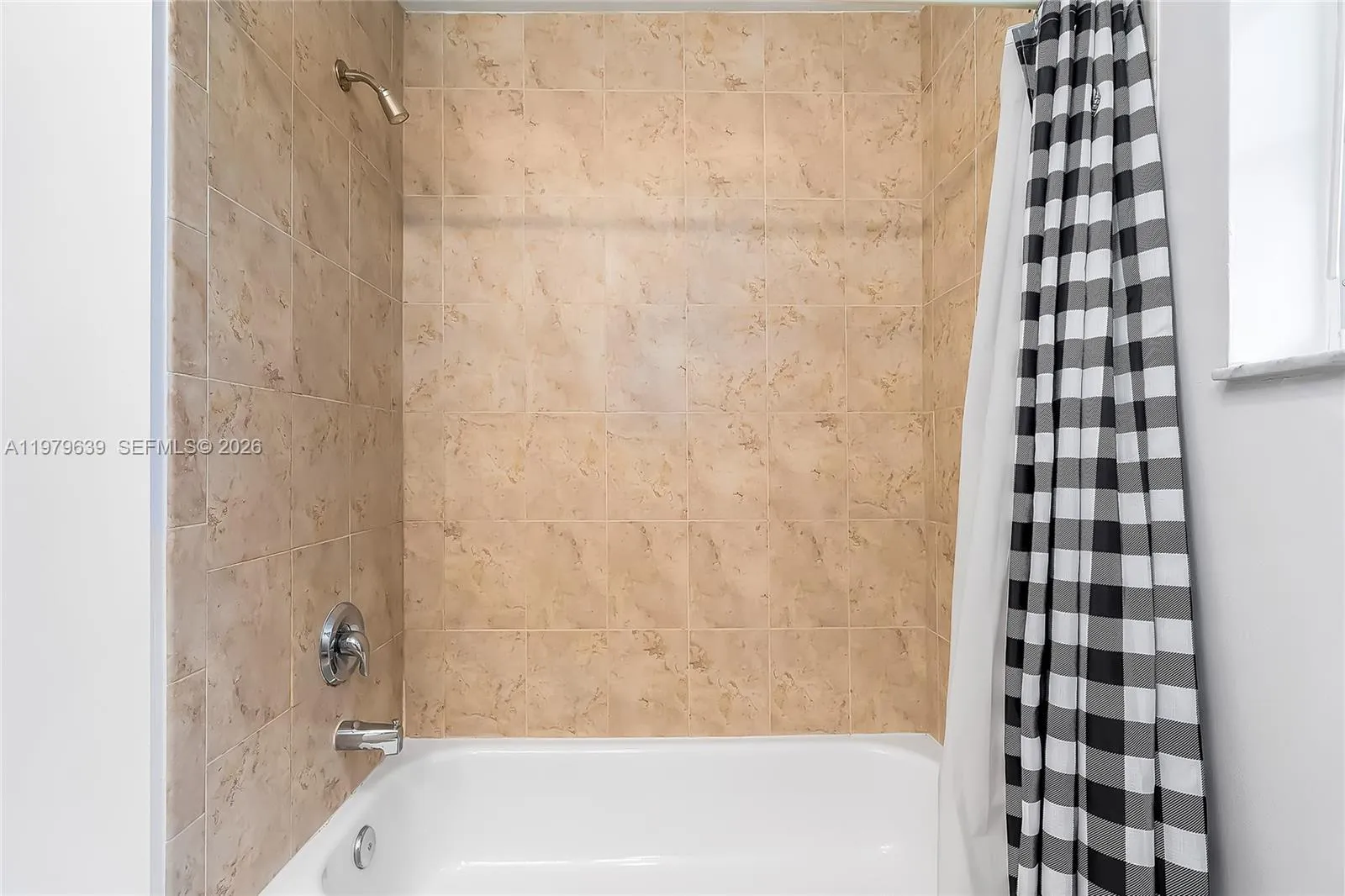 330 Sw 2nd Ave 12, Hallandale Beach, Florida 33009, Hallandale Beach, Florida 33009, 3 Bedrooms Bedrooms, ,2 BathroomsBathrooms,Residential Lease,For Rent,330 Sw 2nd Ave 12, Hallandale Beach, Florida 33009,A11979639