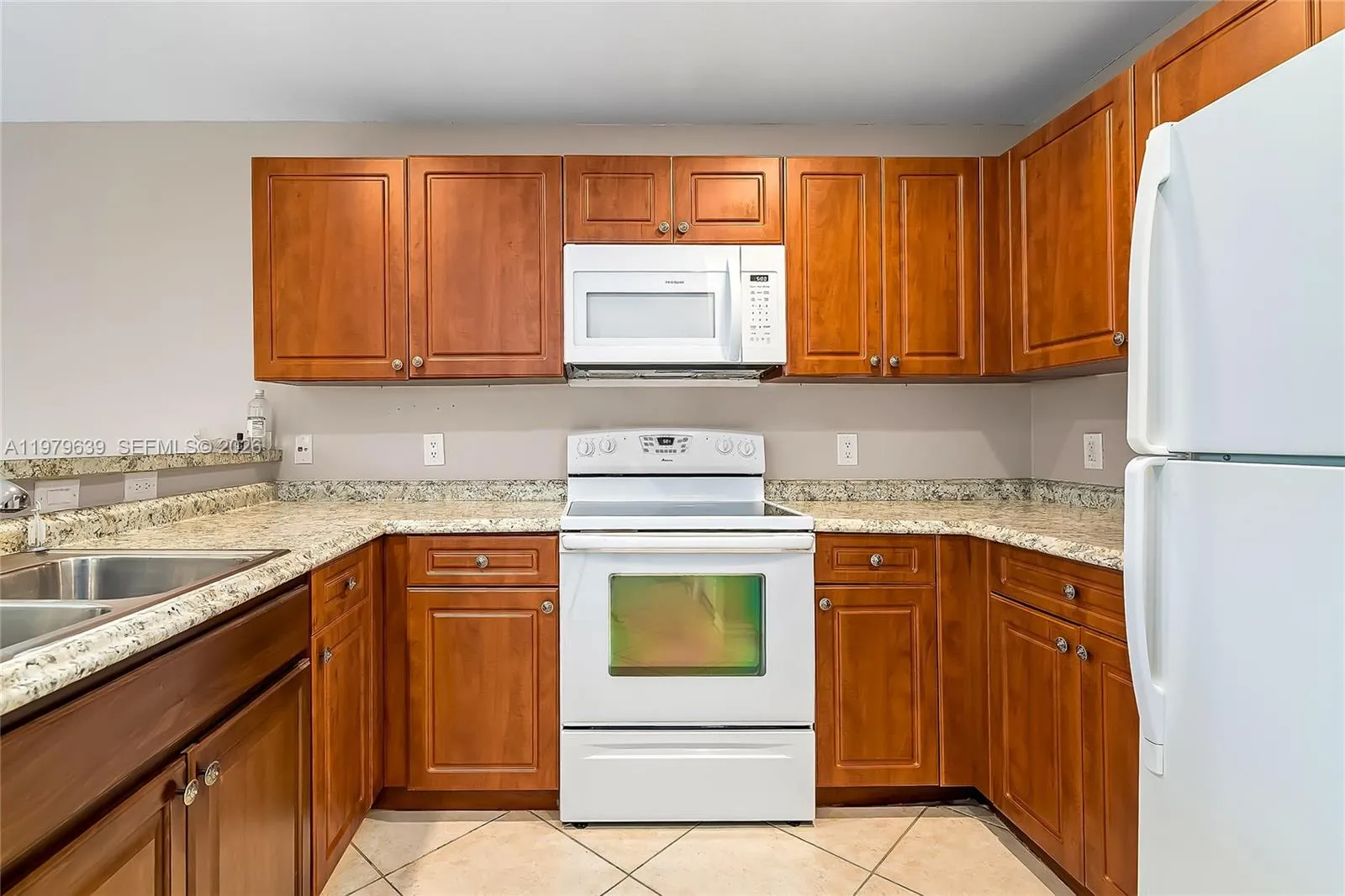 330 Sw 2nd Ave 12, Hallandale Beach, Florida 33009, Hallandale Beach, Florida 33009, 3 Bedrooms Bedrooms, ,2 BathroomsBathrooms,Residential Lease,For Rent,330 Sw 2nd Ave 12, Hallandale Beach, Florida 33009,A11979639