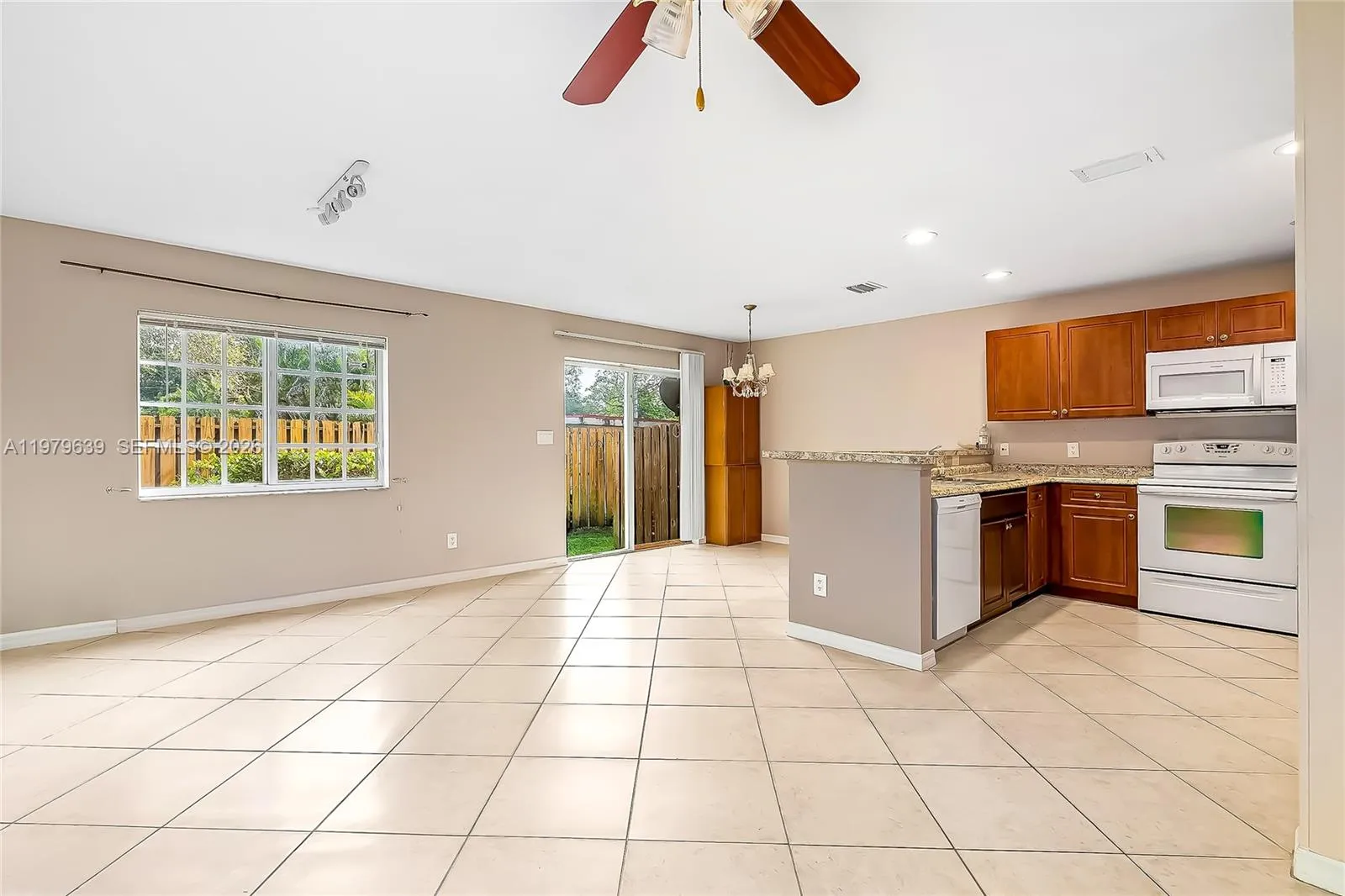 330 Sw 2nd Ave 12, Hallandale Beach, Florida 33009, Hallandale Beach, Florida 33009, 3 Bedrooms Bedrooms, ,2 BathroomsBathrooms,Residential Lease,For Rent,330 Sw 2nd Ave 12, Hallandale Beach, Florida 33009,A11979639