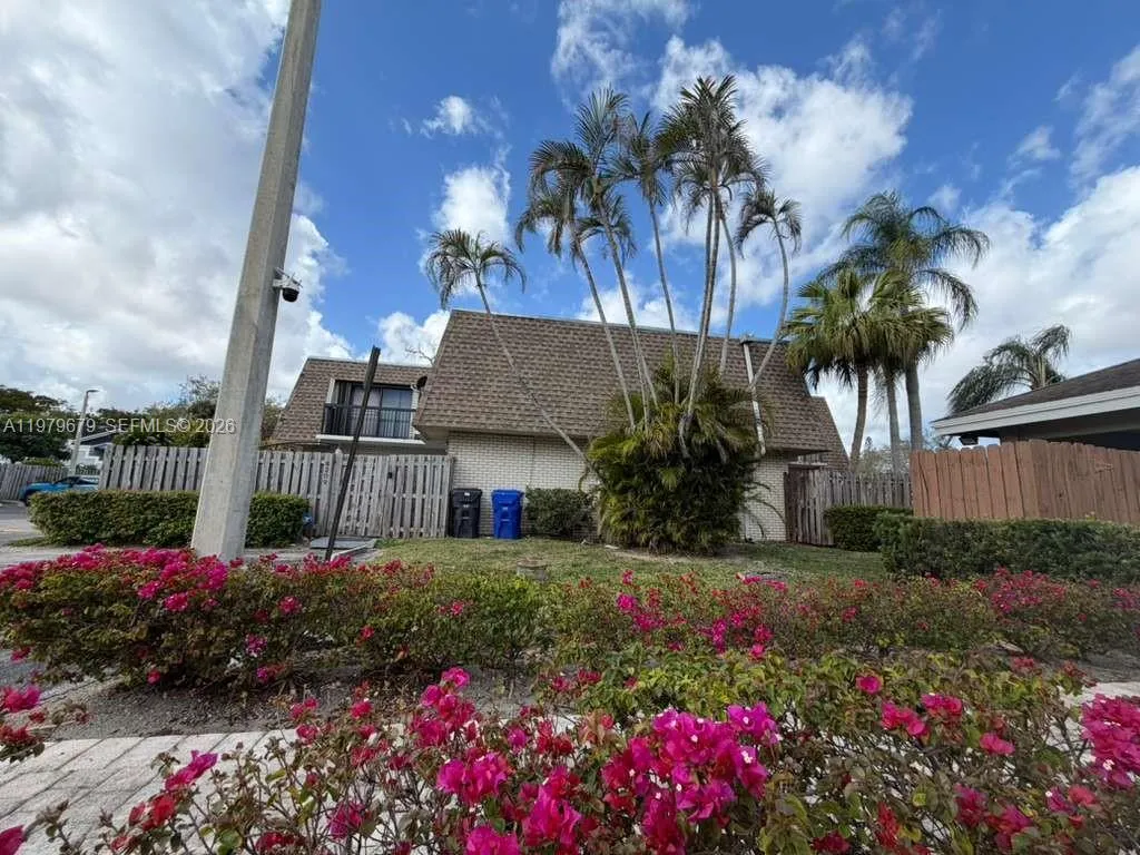 8209 Sw 23rd Ct 17c, North Lauderdale, Florida 330, North Lauderdale, Florida 33068, 2 Bedrooms Bedrooms, ,2 BathroomsBathrooms,Residential,For Sale,8209 Sw 23rd Ct 17c, North Lauderdale, Florida 330,A11979679