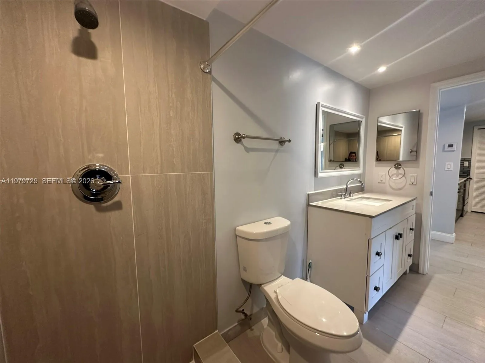 200 Lakeview Dr 111, Weston, Florida 33326, Weston, Florida 33326, 2 Bedrooms Bedrooms, ,2 BathroomsBathrooms,Residential Lease,For Rent,200 Lakeview Dr 111, Weston, Florida 33326,A11979729