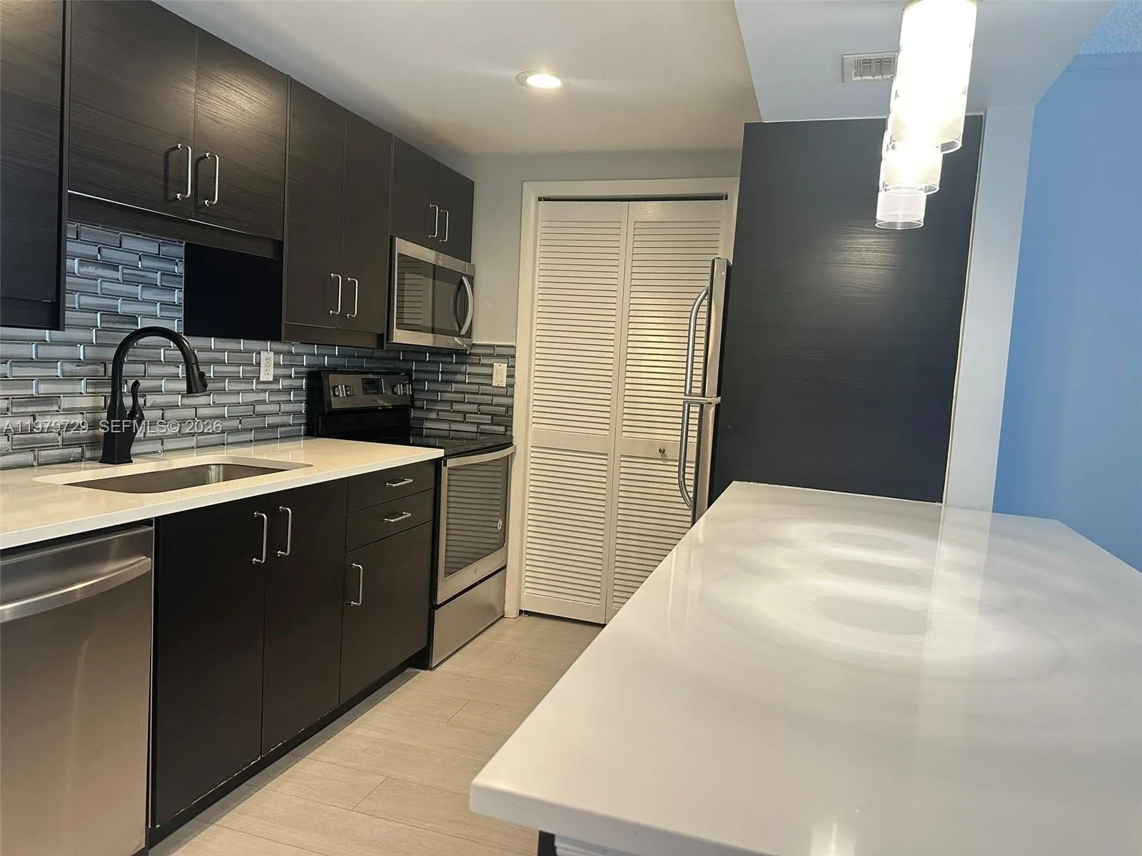 200 Lakeview Dr 111, Weston, Florida 33326, Weston, Florida 33326, 2 Bedrooms Bedrooms, ,2 BathroomsBathrooms,Residential Lease,For Rent,200 Lakeview Dr 111, Weston, Florida 33326,A11979729