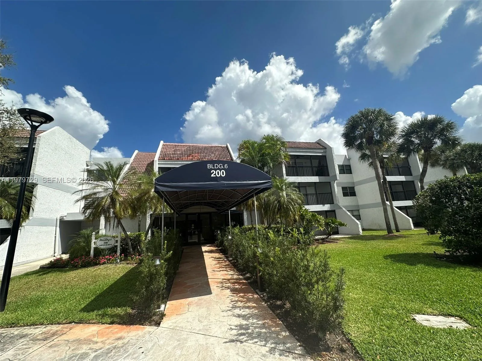 200 Lakeview Dr 111, Weston, Florida 33326, Weston, Florida 33326, 2 Bedrooms Bedrooms, ,2 BathroomsBathrooms,Residential Lease,For Rent,200 Lakeview Dr 111, Weston, Florida 33326,A11979729
