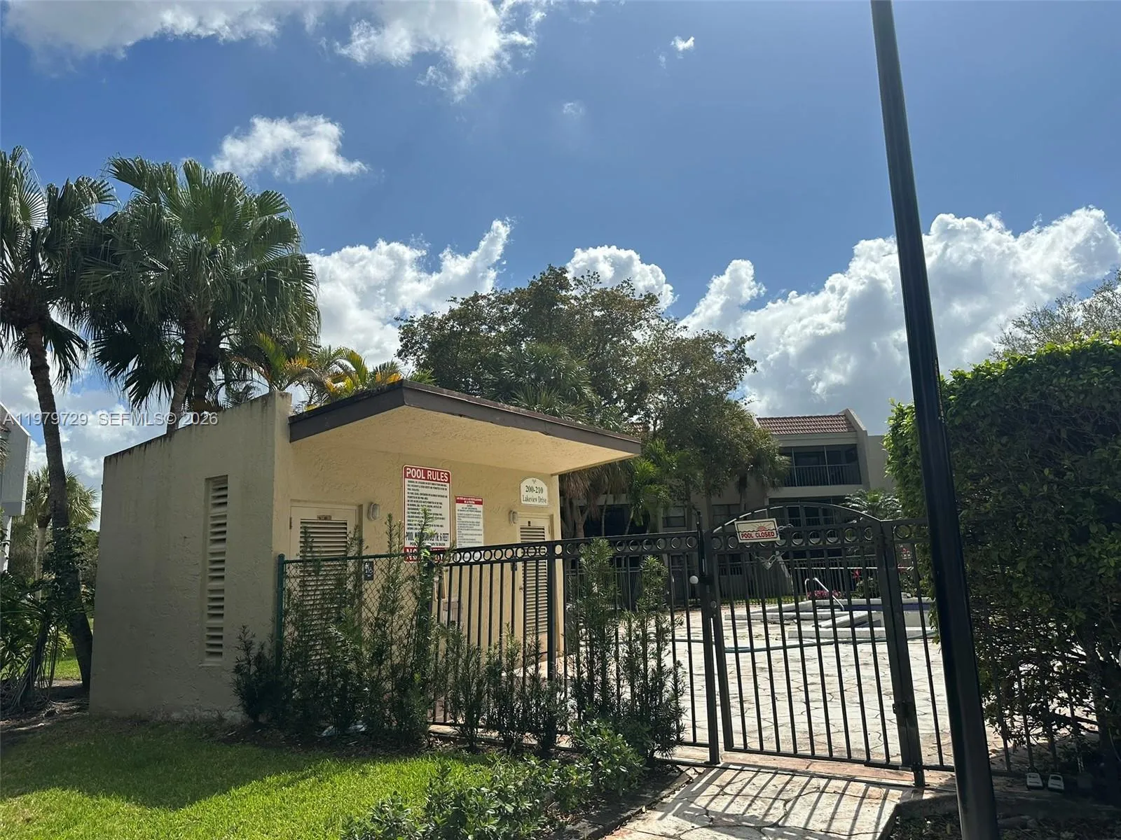 200 Lakeview Dr 111, Weston, Florida 33326, Weston, Florida 33326, 2 Bedrooms Bedrooms, ,2 BathroomsBathrooms,Residential Lease,For Rent,200 Lakeview Dr 111, Weston, Florida 33326,A11979729