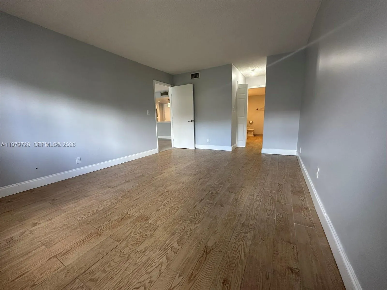 200 Lakeview Dr 111, Weston, Florida 33326, Weston, Florida 33326, 2 Bedrooms Bedrooms, ,2 BathroomsBathrooms,Residential Lease,For Rent,200 Lakeview Dr 111, Weston, Florida 33326,A11979729