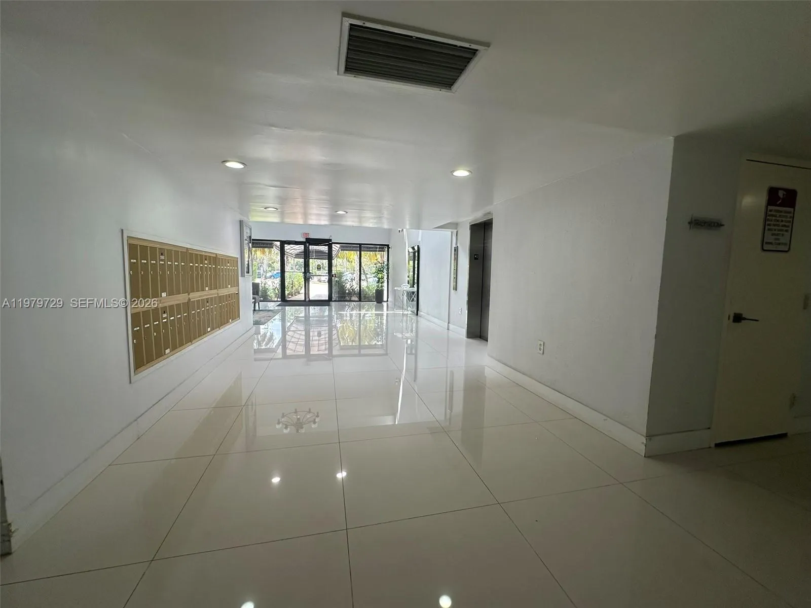 200 Lakeview Dr 111, Weston, Florida 33326, Weston, Florida 33326, 2 Bedrooms Bedrooms, ,2 BathroomsBathrooms,Residential Lease,For Rent,200 Lakeview Dr 111, Weston, Florida 33326,A11979729
